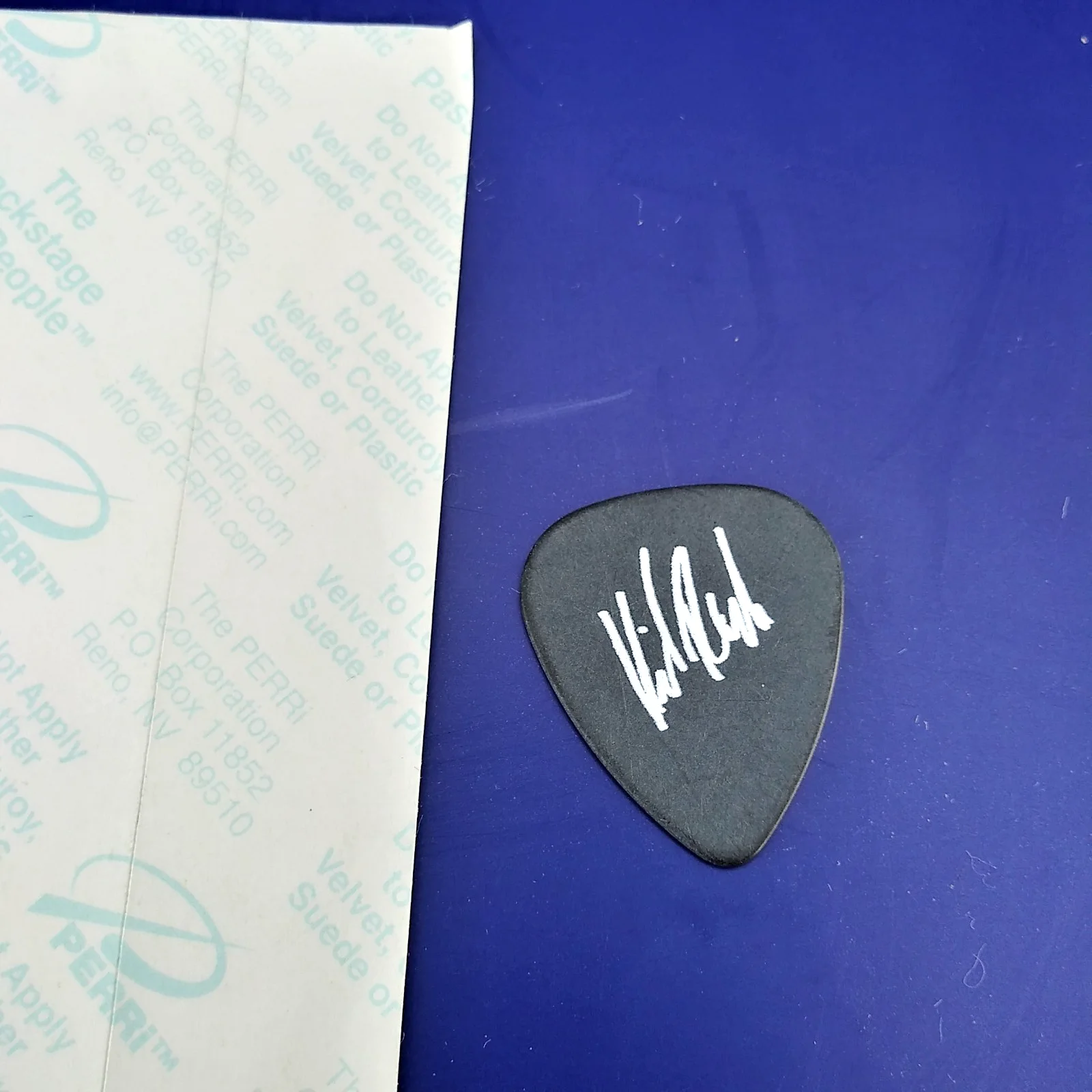 Authentic KID ROCK staff crew backstage pass 1 novelty signature guitar pick zz1, изображение 3