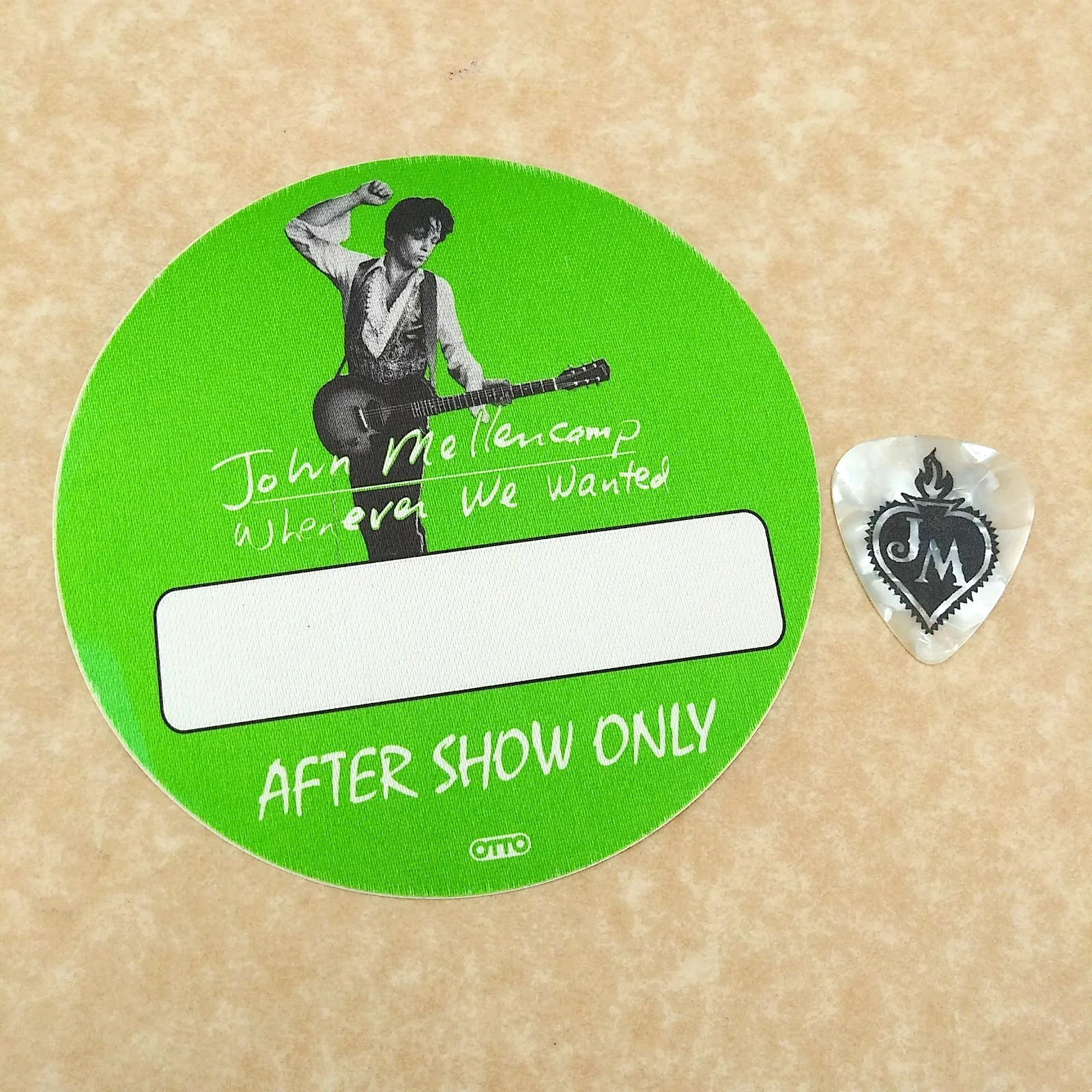 Authentic John Mellencamp concert backstage pass 1 novelty signature guitar pick, изображение 2