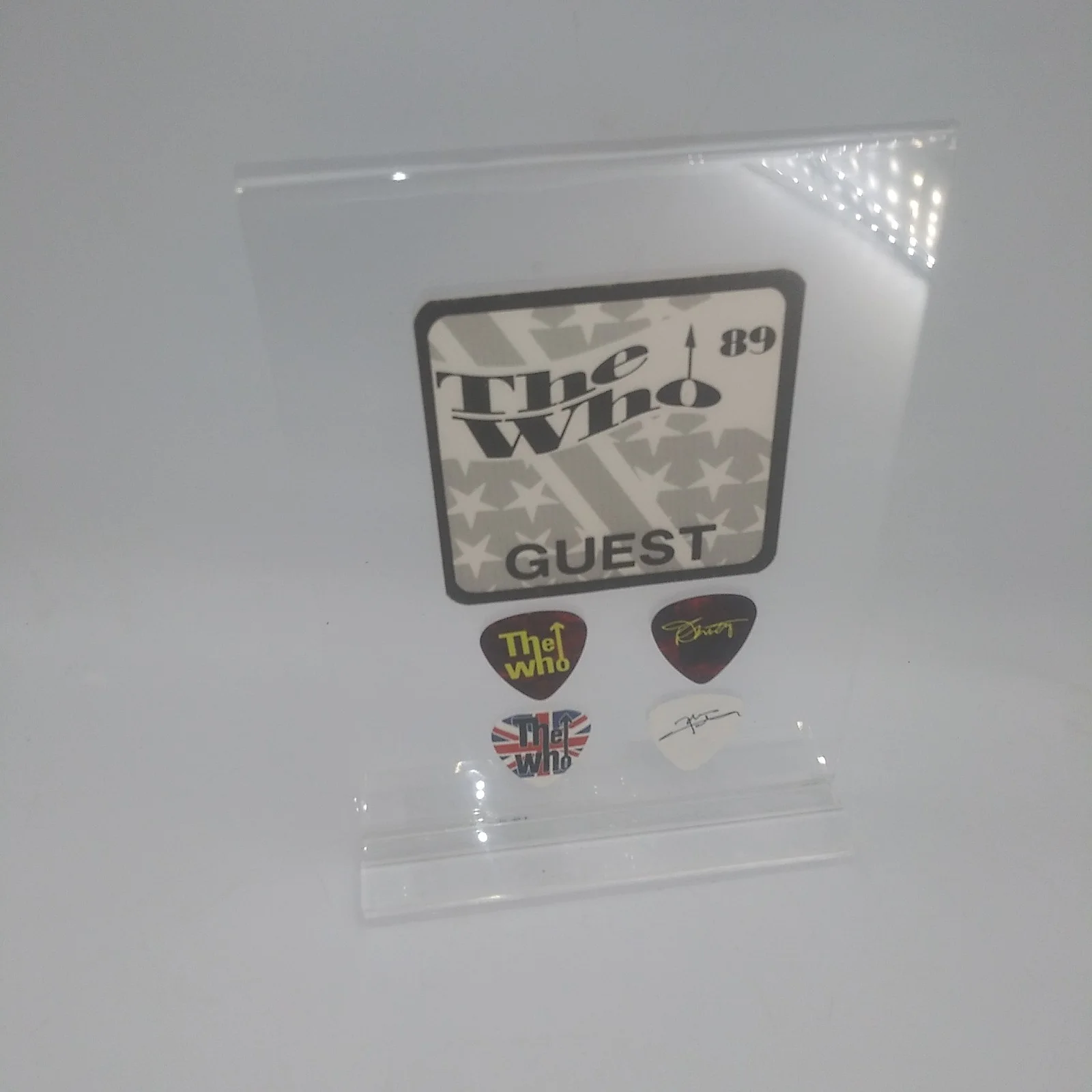 THE WHO backstage pass 2 guitar picks 7.5" acrylic display!, image 2