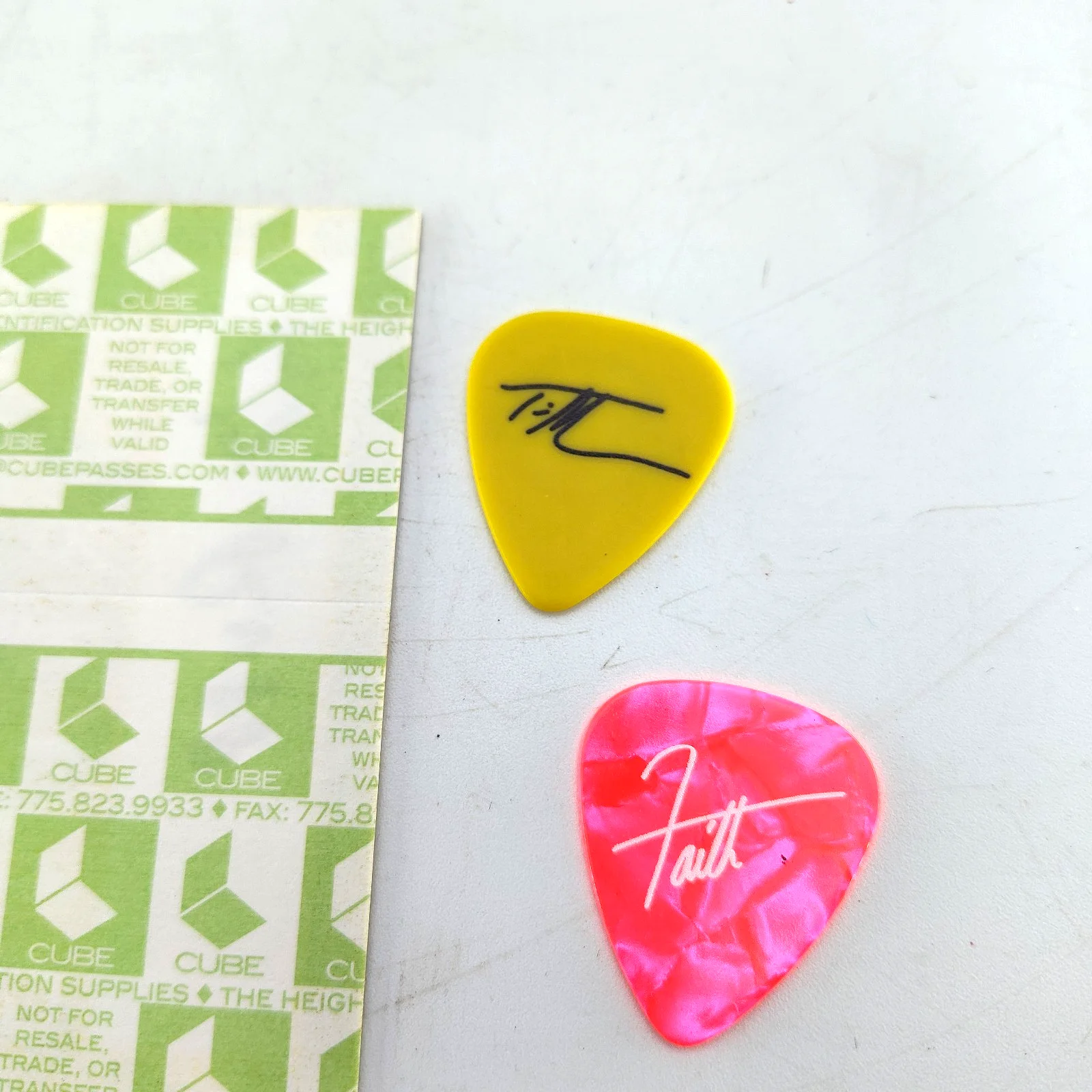 Tim McGraw Faith Hill CREW tour backstage pass /2 signature guitar picks, image 3
