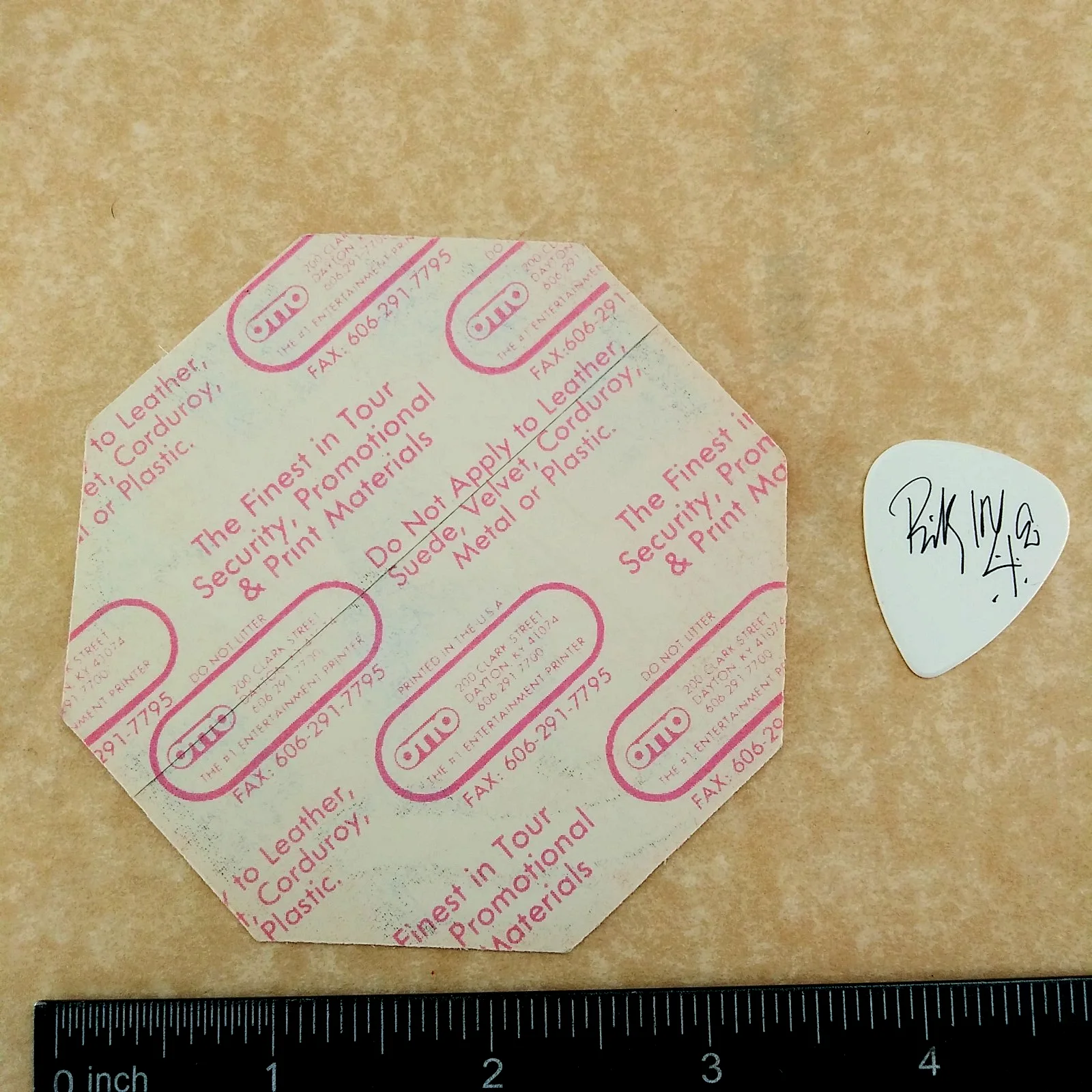 Authentic BILLY IDOL concert backstage pass 1 novelty signature guitar pick, изображение 2