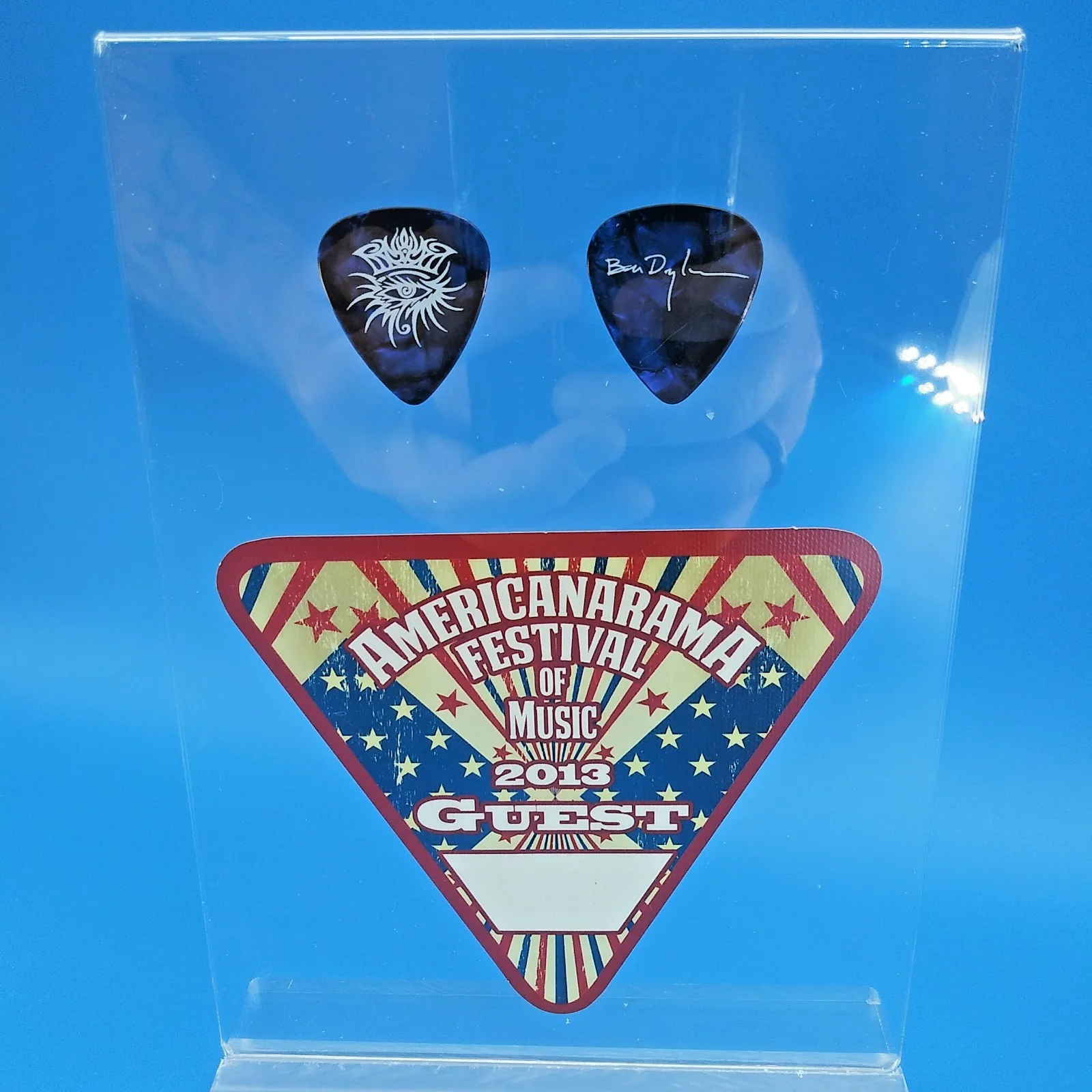 BOB DYLAN authentic backstage pass 2 novelty guitar picks 7.5" acrylic display!, image 2