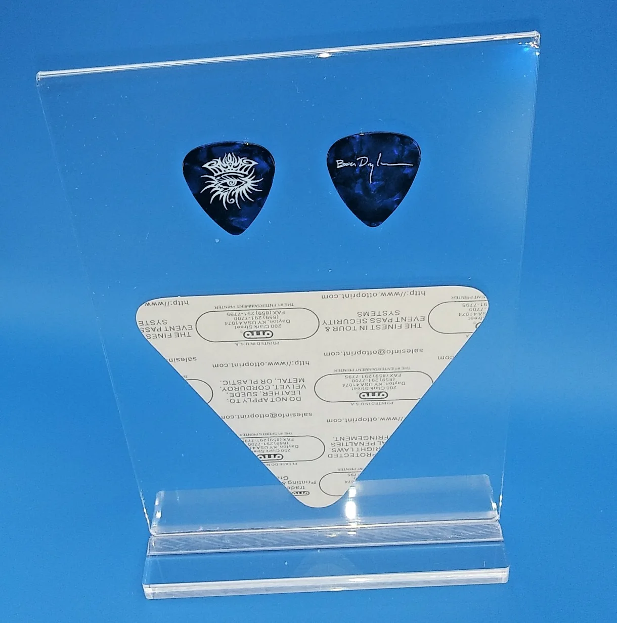 BOB DYLAN authentic backstage pass 2 novelty guitar picks 7.5" acrylic display!, image 5