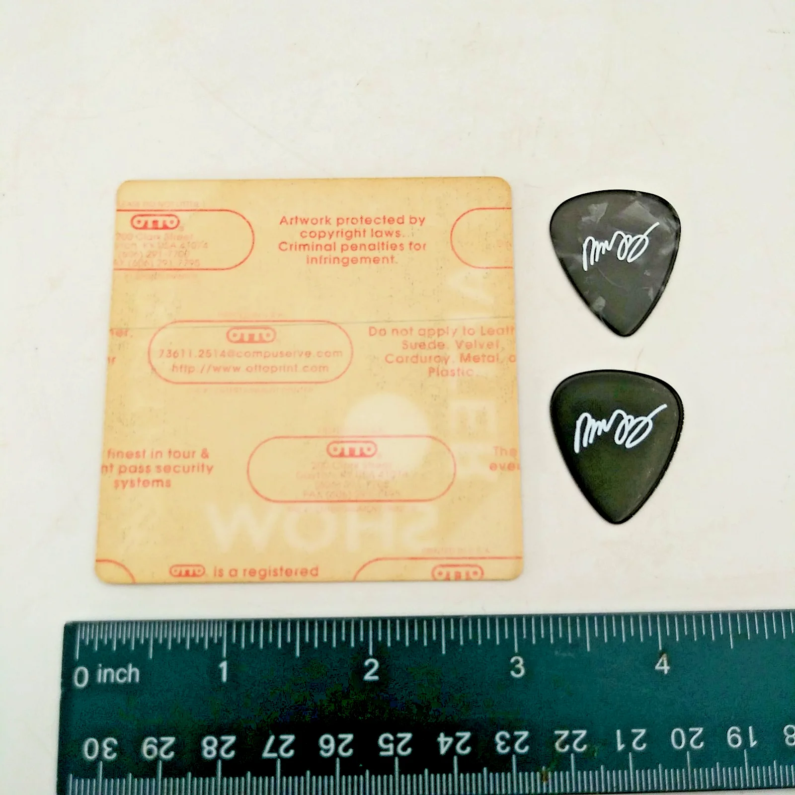 Authentic NEIL YOUNG tour backstage pass 2 novelty signature guitar picks, image 2
