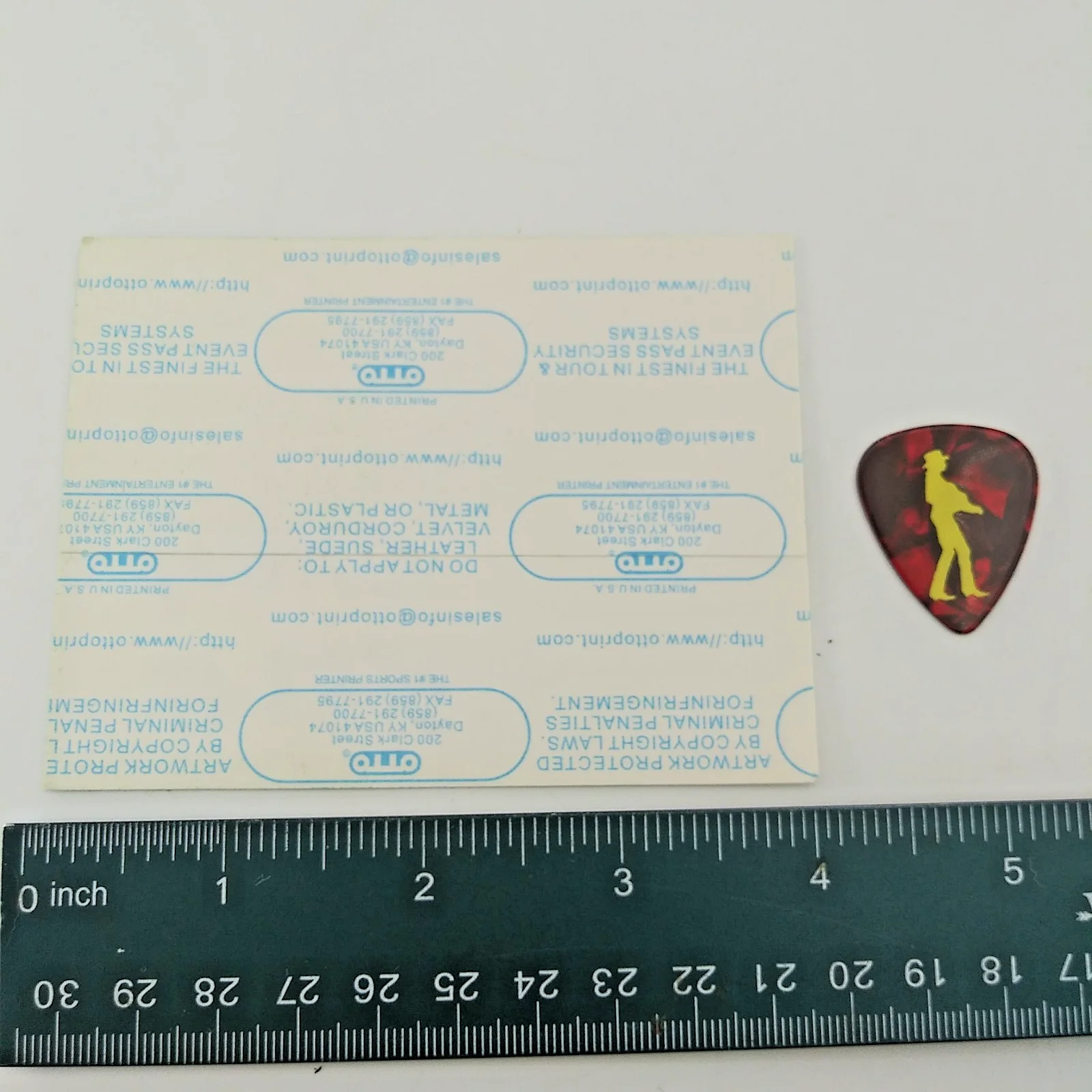 Alan Jackson concert tour backstage pass 1 novelty signature guitar picks (mg2), image 2