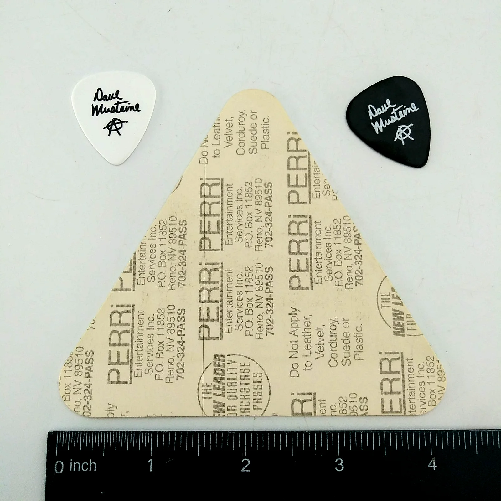 Authentic MEGADETH concert backstage pass 2 novelty signature guitar picks (mg5), image 2