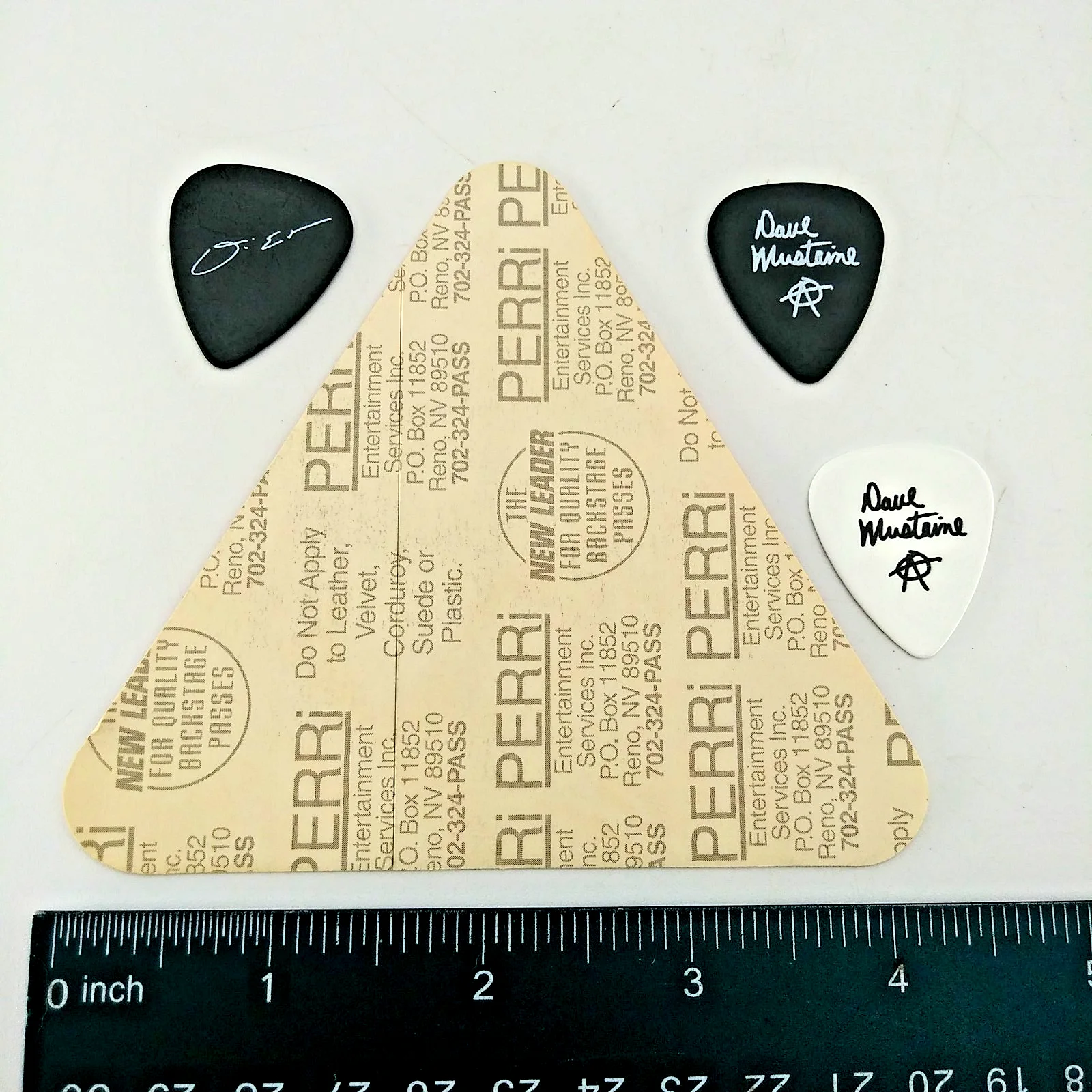 Authentic MEGADETH concert backstage pass 3 novelty signature guitar picks (mg3), изображение 2