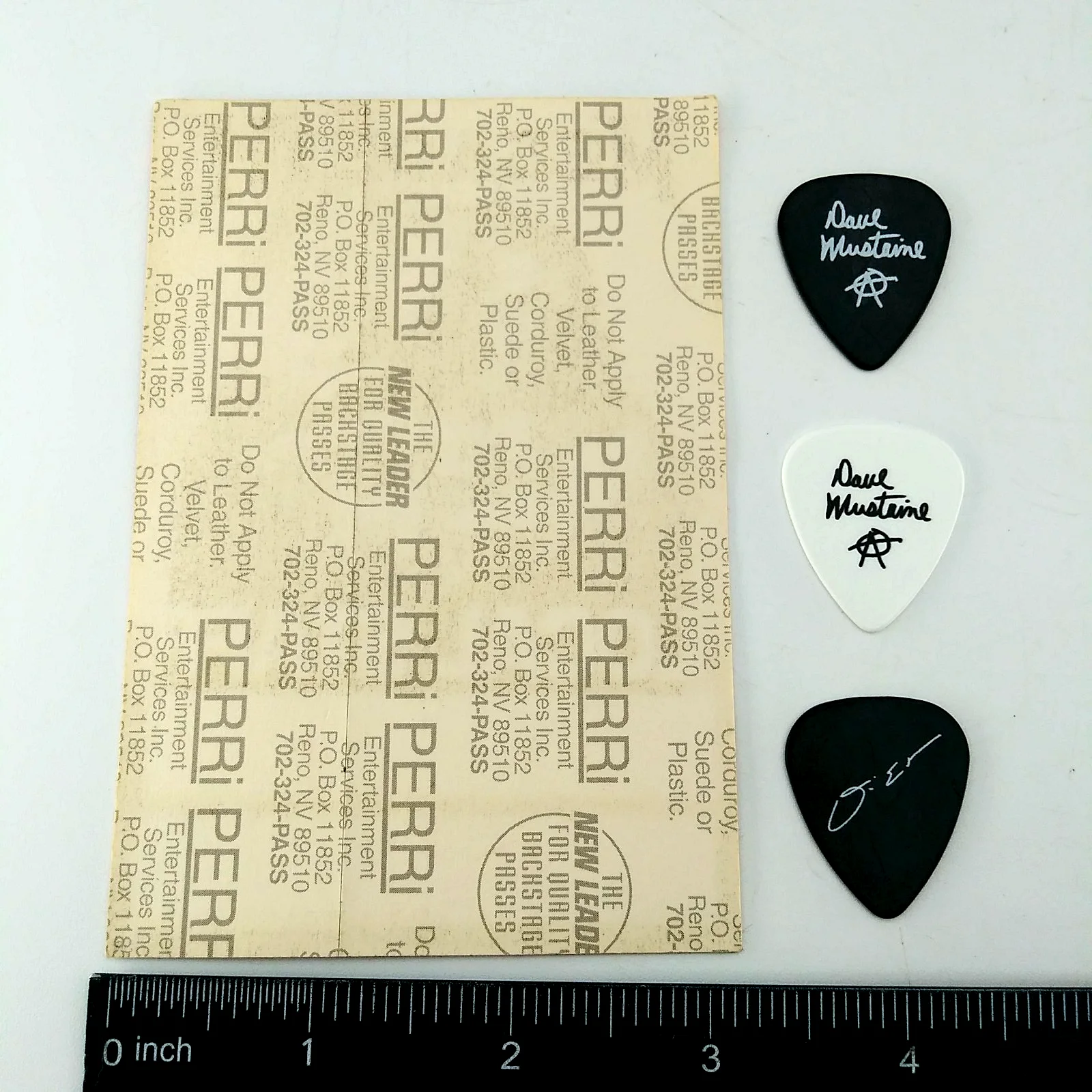 Authentic MEGADETH concert backstage pass 3 novelty signature guitar picks (mg4), изображение 2
