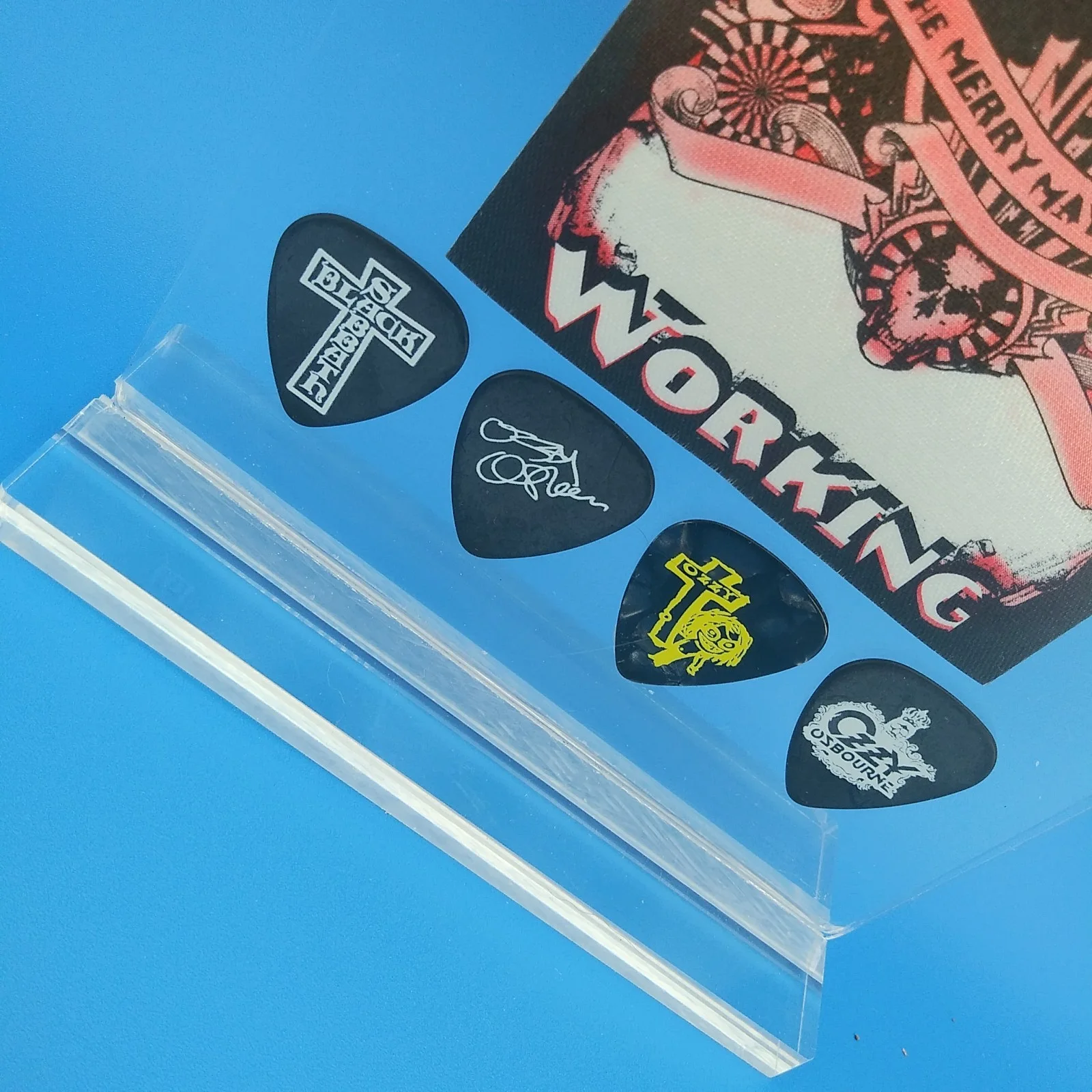 OZZY OSBOURNE backstage pass 4 novelty guitar picks 7.25" acrylic display!, image 2