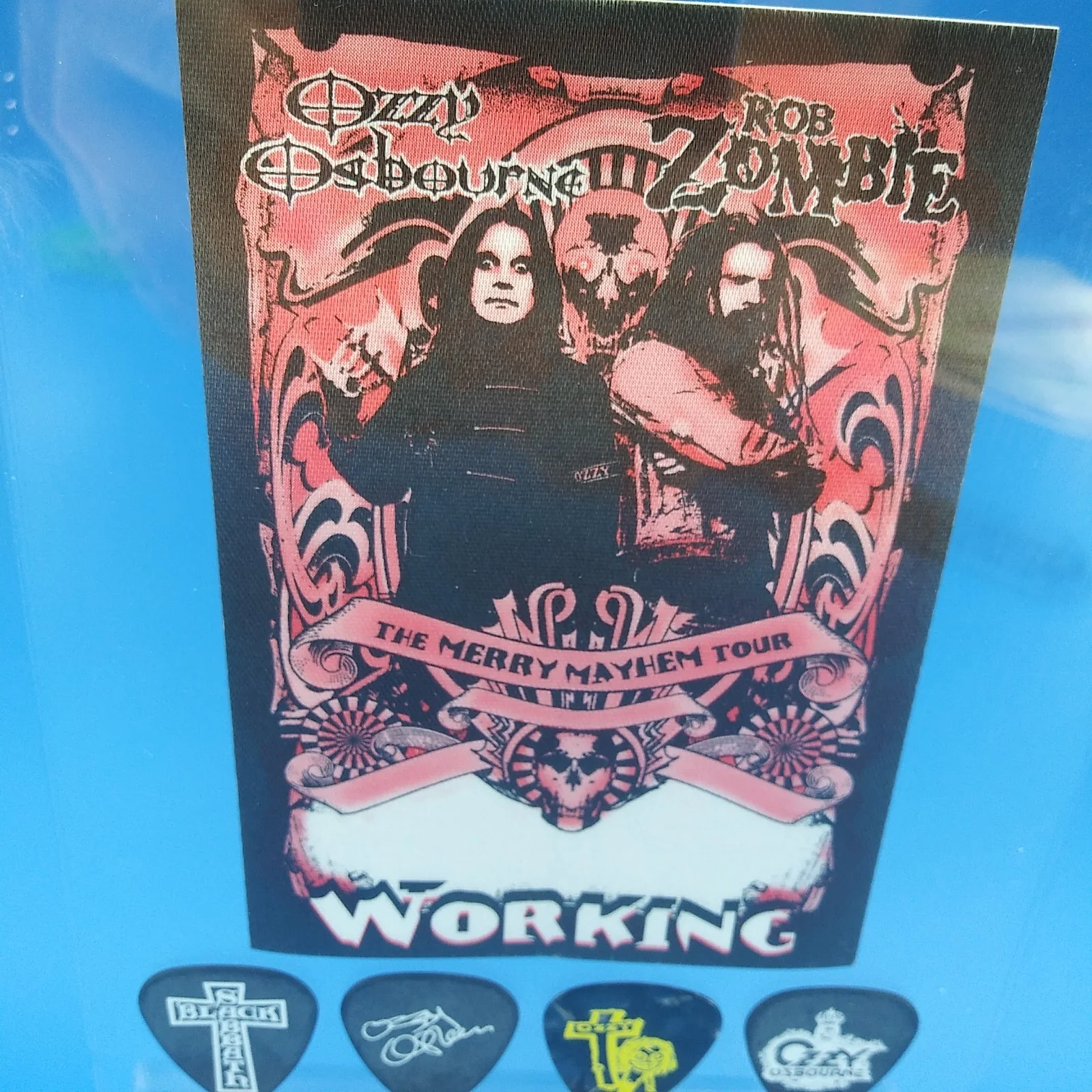 OZZY OSBOURNE backstage pass 4 novelty guitar picks 7.25" acrylic display!, image 3