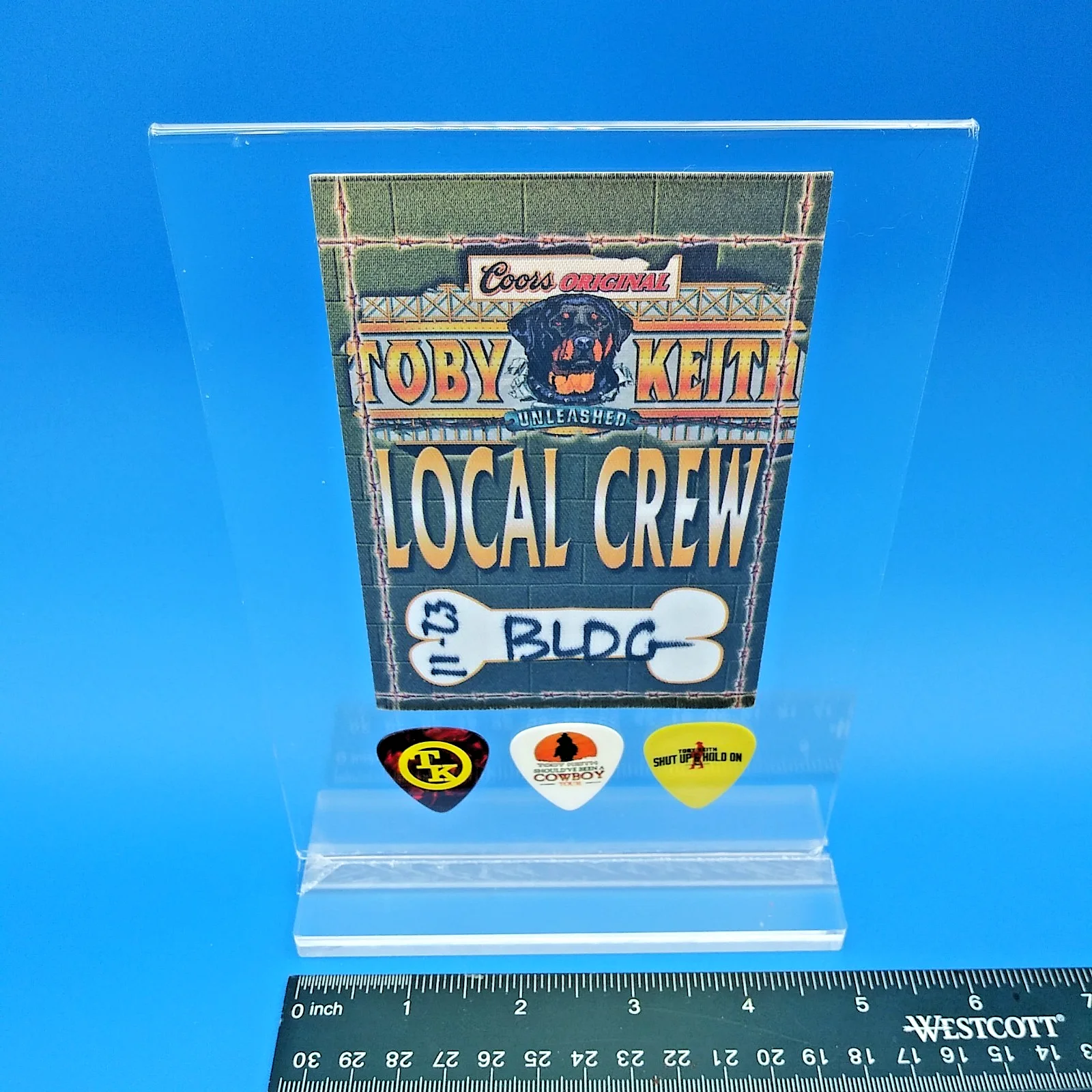 TOBY KEITH backstage pass 3 novelty signature guitar picks 7.25" acrylic display, изображение 4