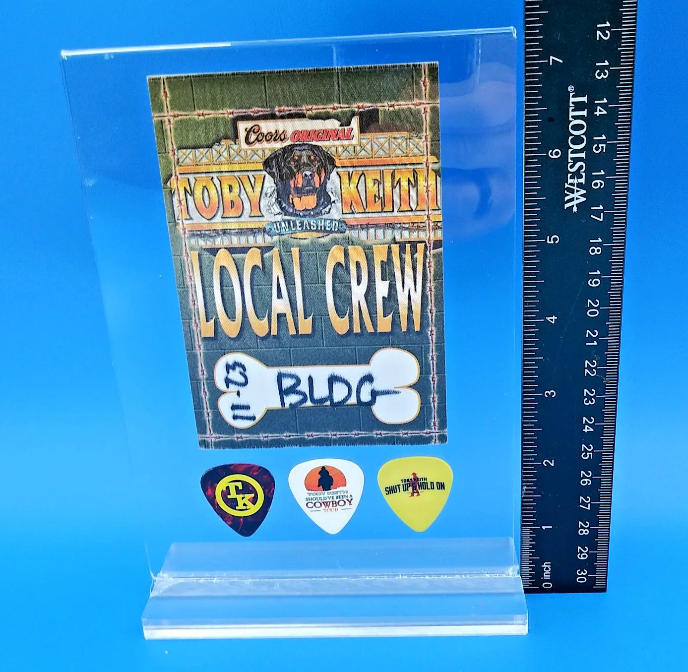TOBY KEITH backstage pass 3 novelty signature guitar picks 7.25" acrylic display, изображение 5