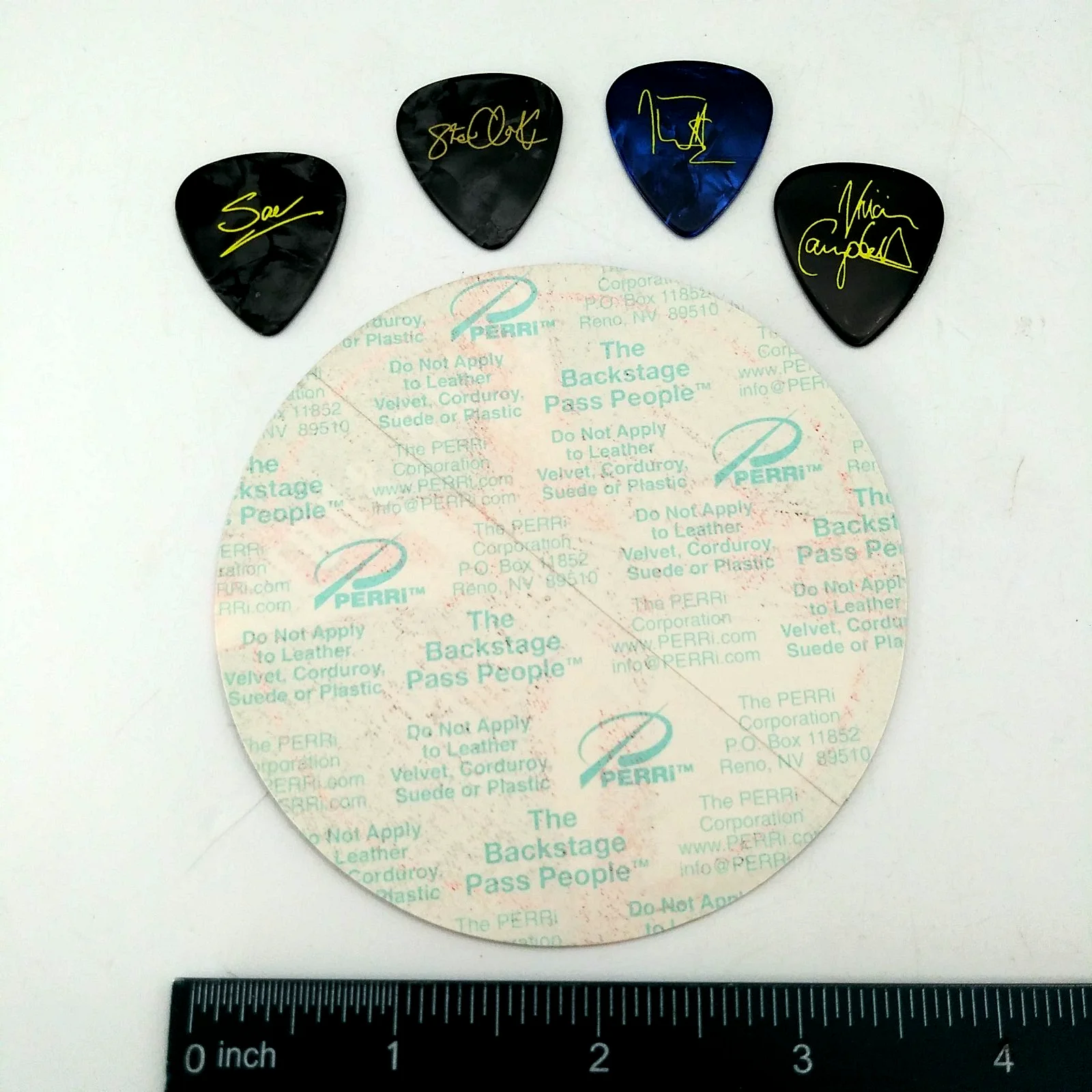 Authentic DEF LEPPARD staff backstage pass 4 novelty signature guitar picks, image 2