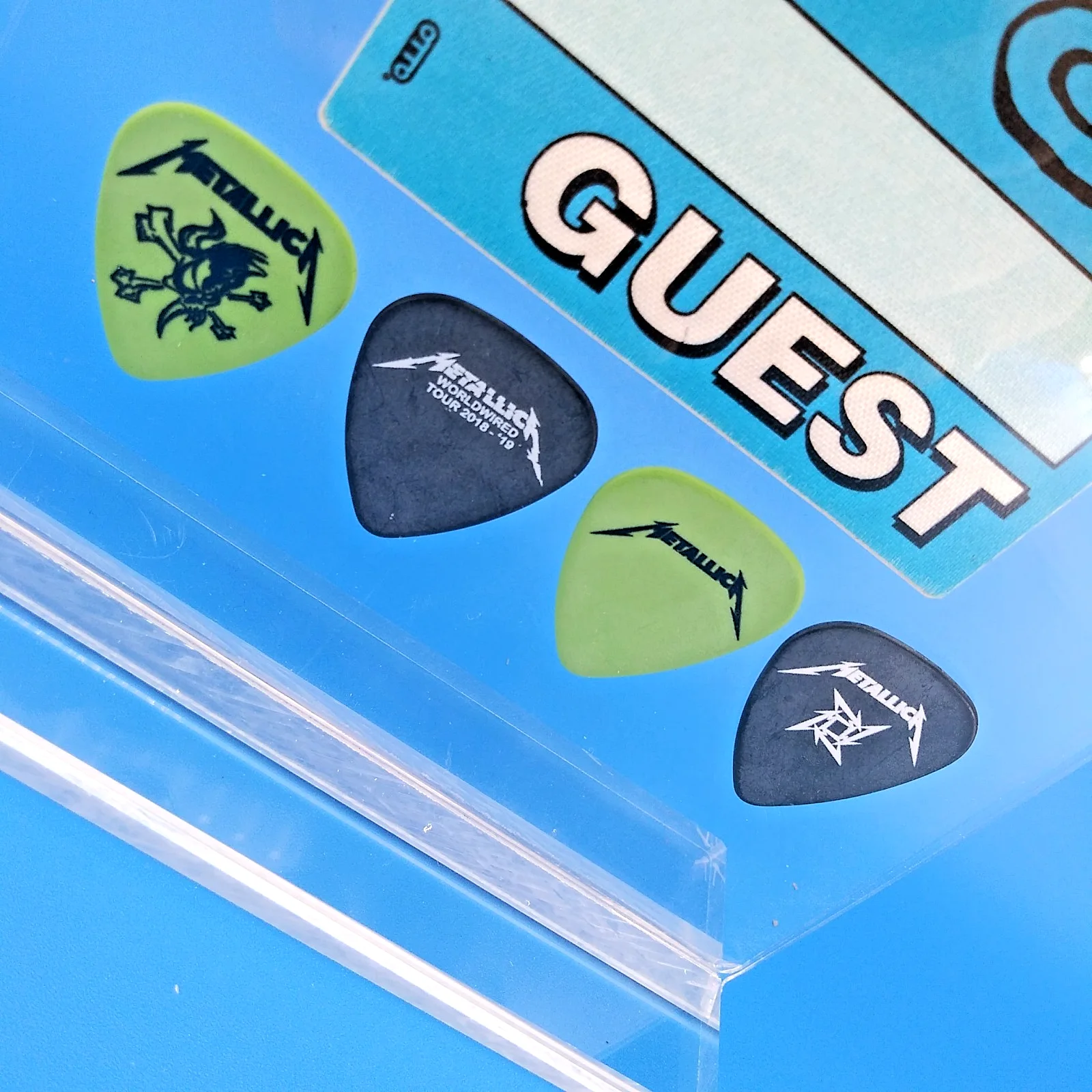 METALLICA backstage pass 4 novelty signature guitar picks 7.25" acrylic display, изображение 2