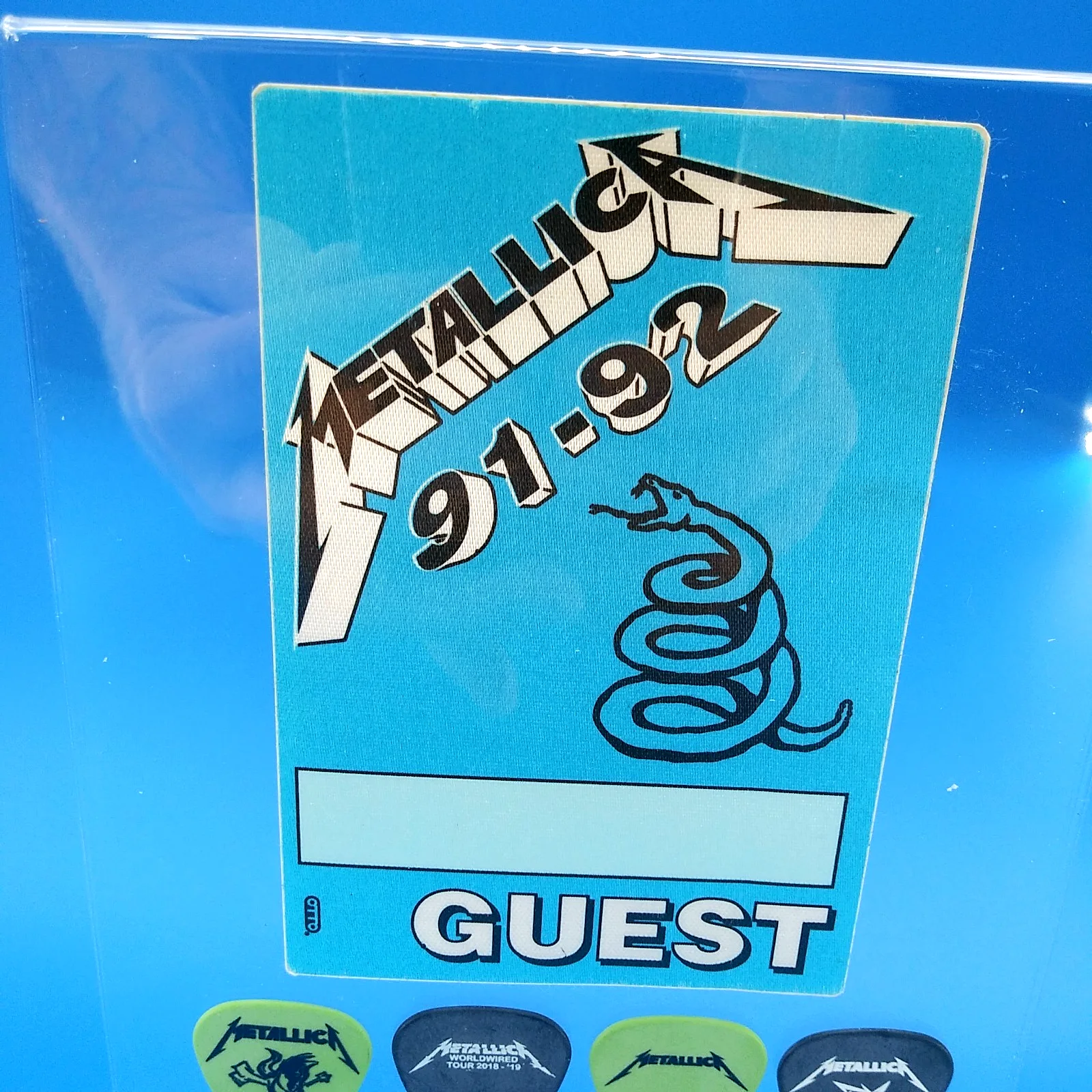 METALLICA backstage pass 4 novelty signature guitar picks 7.25" acrylic display, изображение 3