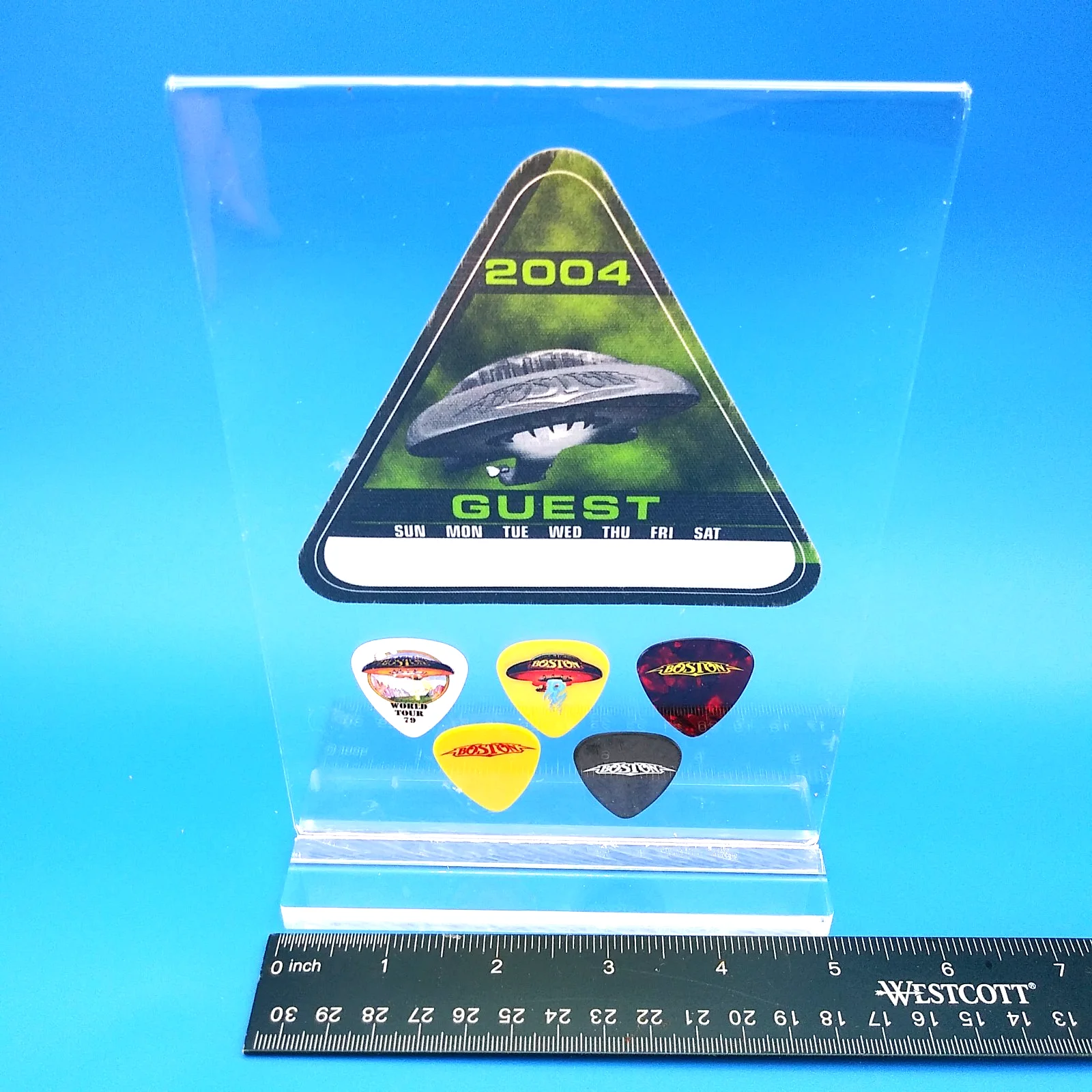 BOSTON backstage pass 5 novelty signature guitar picks 7.25" acrylic display, изображение 4