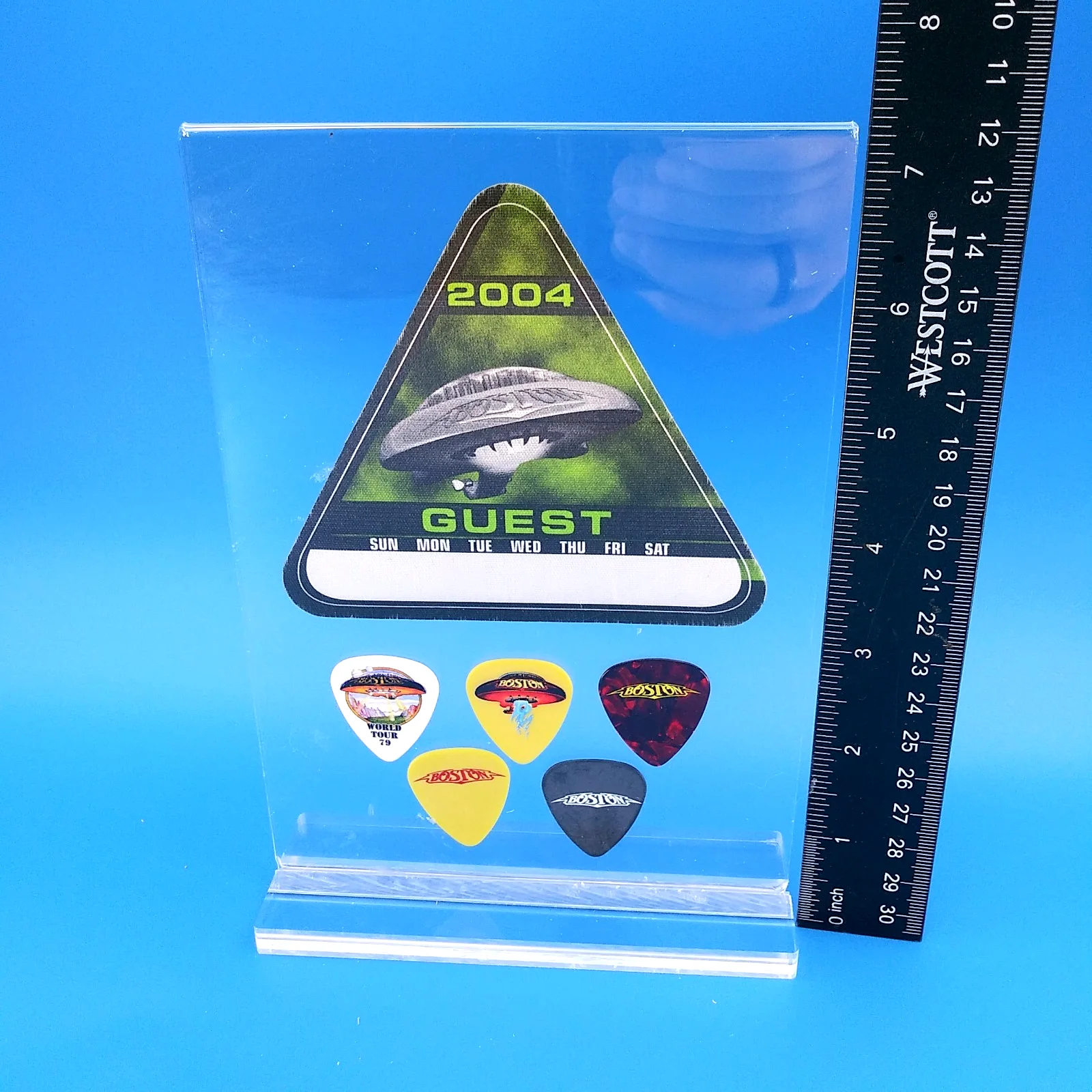 BOSTON backstage pass 5 novelty signature guitar picks 7.25" acrylic display, изображение 5
