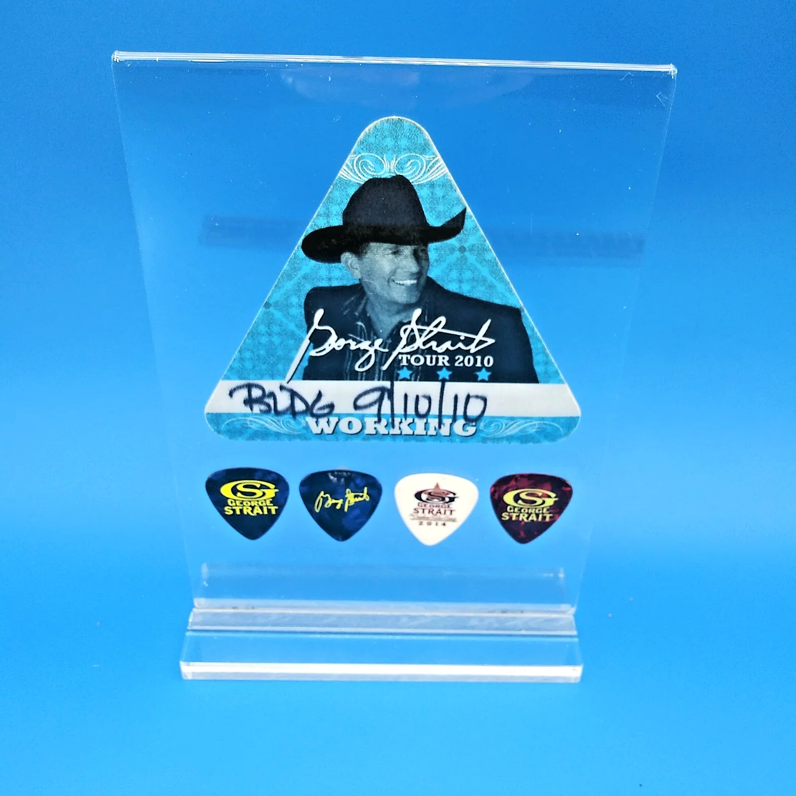 GEORGE STRAIT backstage pass 4 novelty guitar picks 7.25" acrylic display, image 4