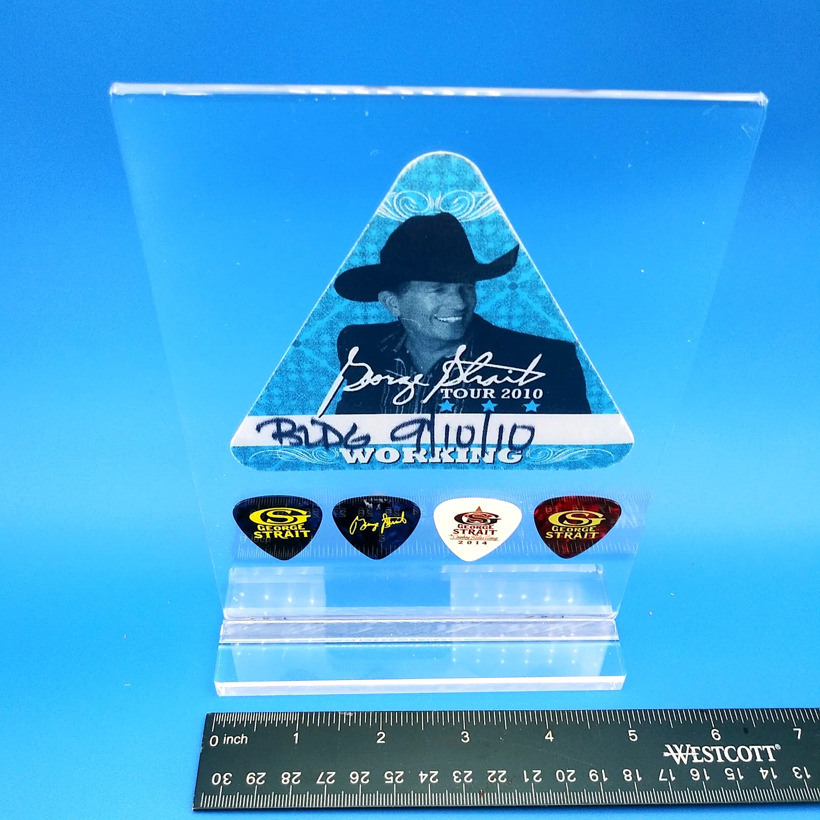 GEORGE STRAIT backstage pass 4 novelty guitar picks 7.25" acrylic display, image 5