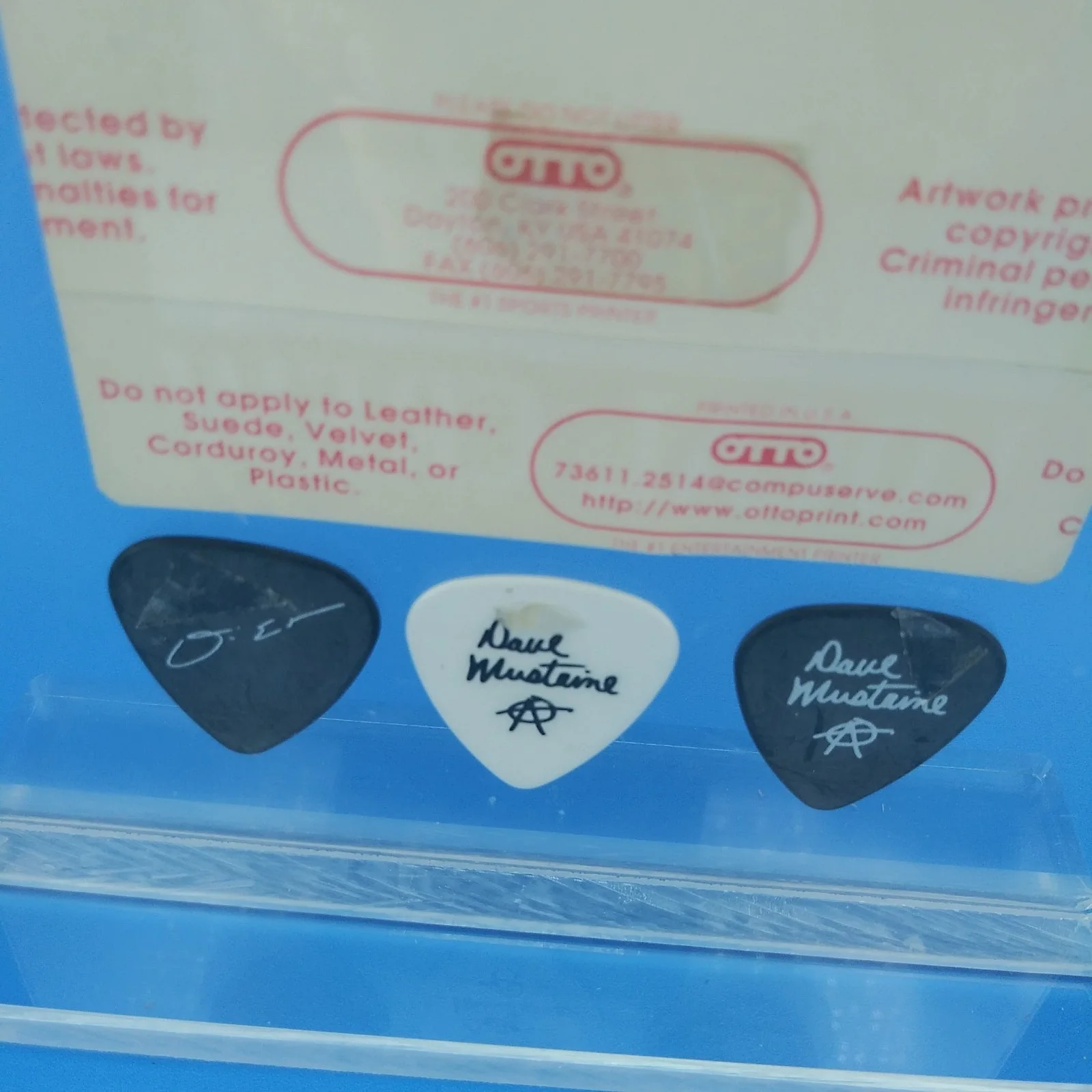 MEGADETH backstage pass 3 novelty signature guitar picks 7.25" acrylic display, изображение 5