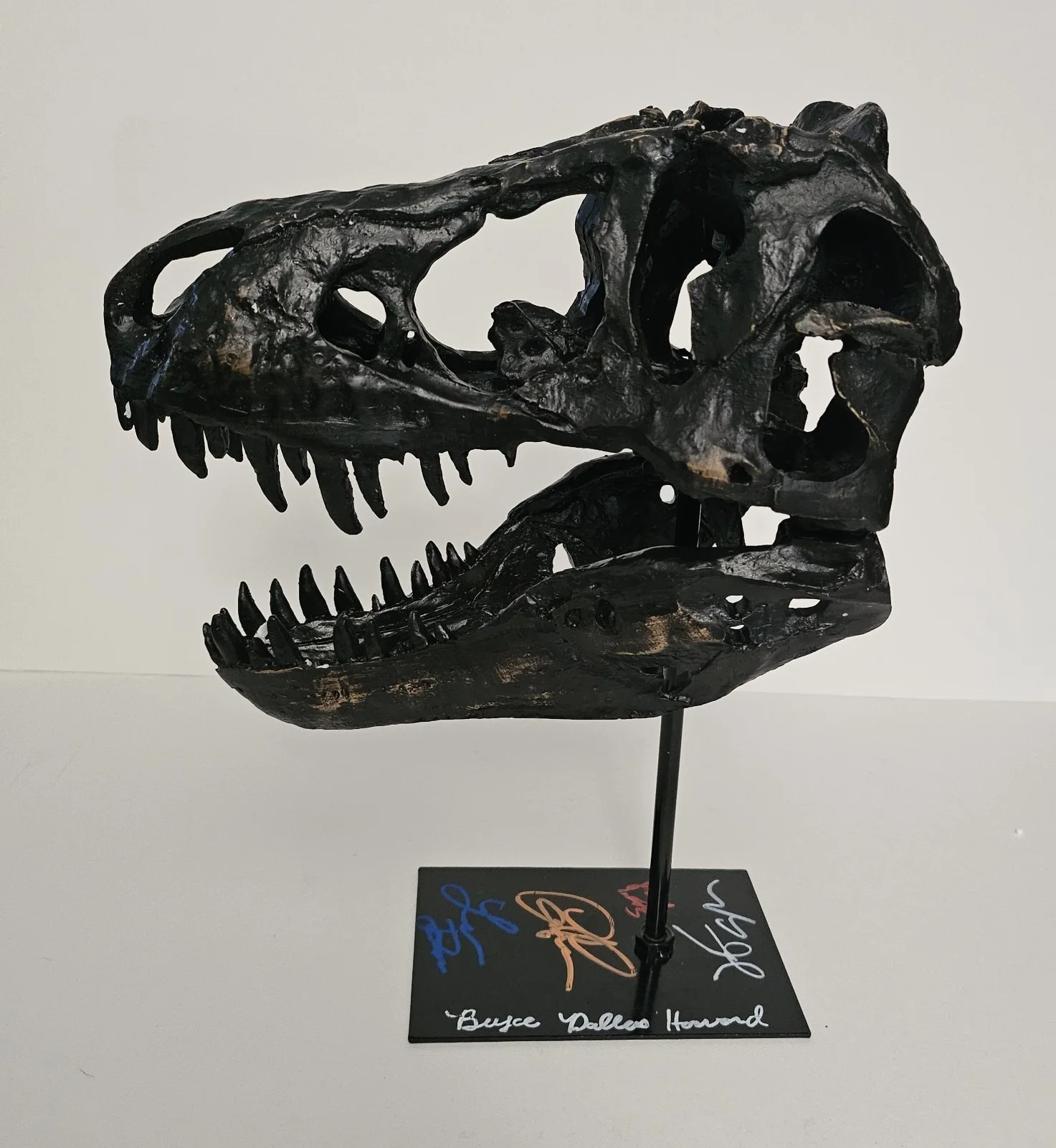 Neill, Pratt, Goldblum, Dern, Howard — Jurassic Park Tyrannosaurus Prop Multi Signed Neill Pratt Goldblum Dern Howard, изображение 2