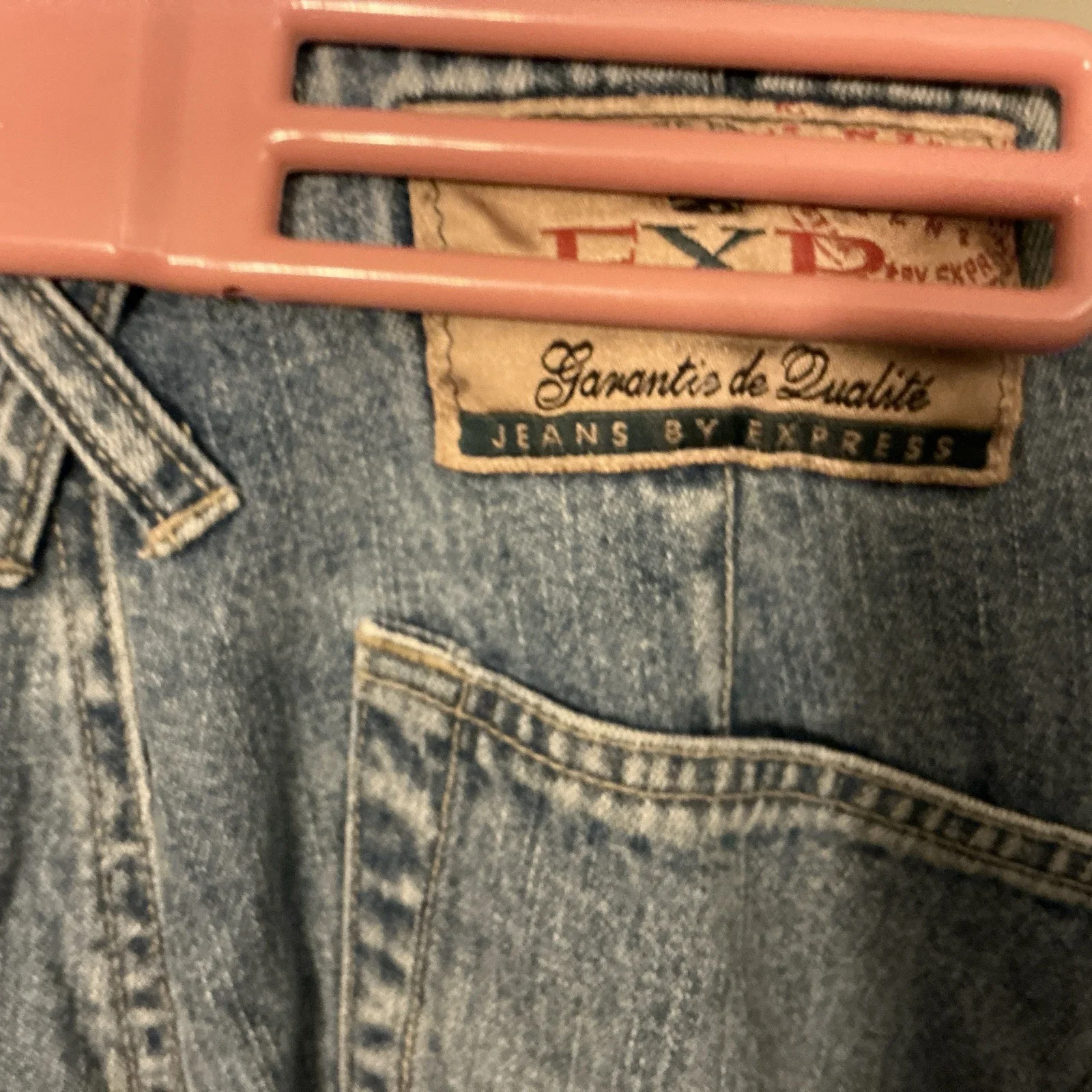 A PAIR OF BLUE JEANS WORN BY LORETTA LYNN AND OWNED BY HER AND AUTOGRAPHED, изображение 2
