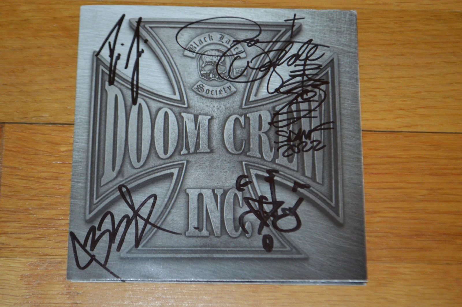 Black Label Society Entire Band Signed "Doom Crew Inc" CD Insert w/ JSA COA, image 5