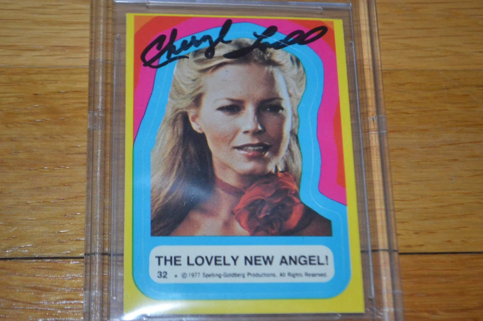 Cheryl Ladd — Cheryl Ladd Signed 1977 Topps Charlies Angels Trading Card ~ BGS Encapsulated, изображение 2