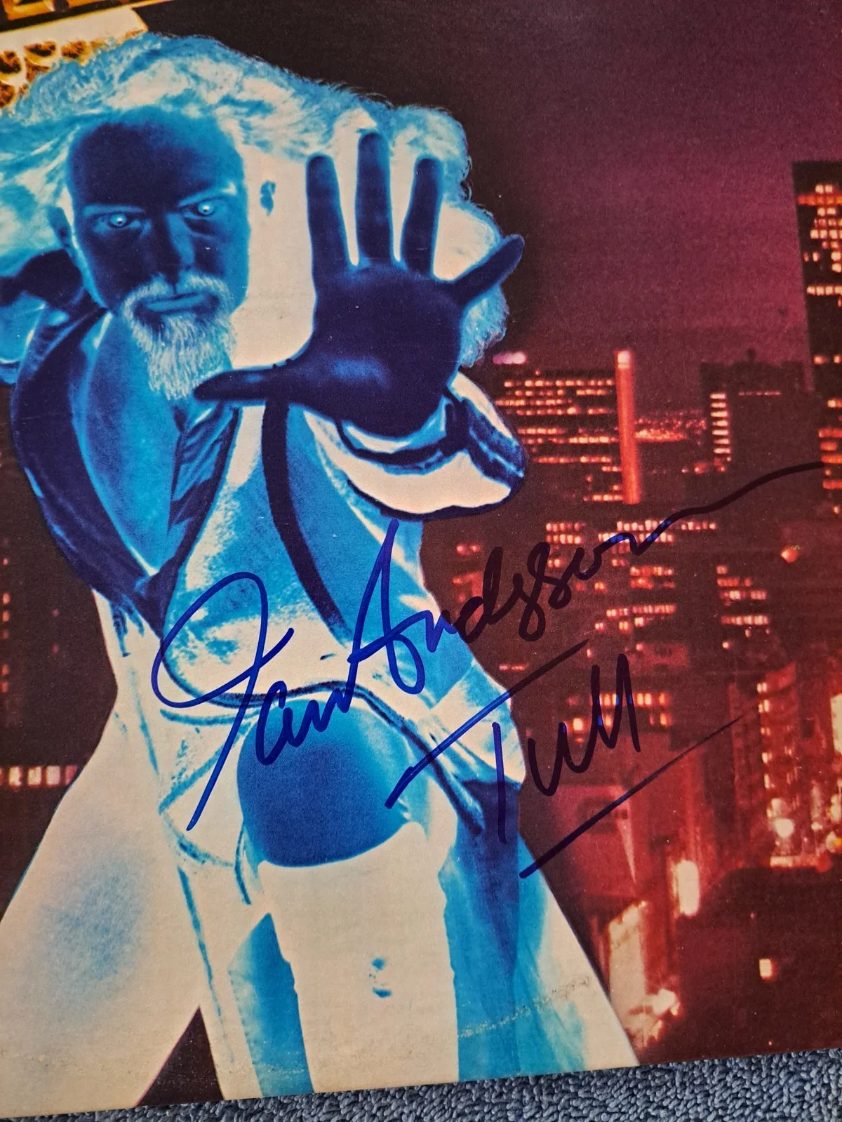JETHRO TULL SIGNED WAR CHILD LP VINYL ALBUM JSA COA, image 2