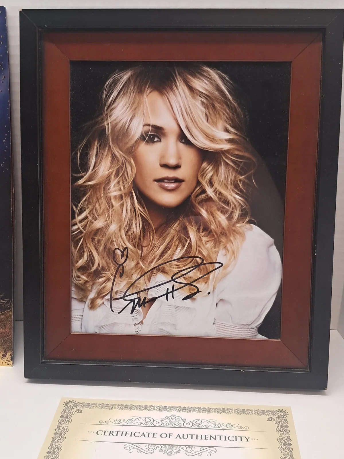 Carrie Underwood LOT Signed Pic with COA, Blown Away Tour Book and Cry Pretty CD, изображение 2