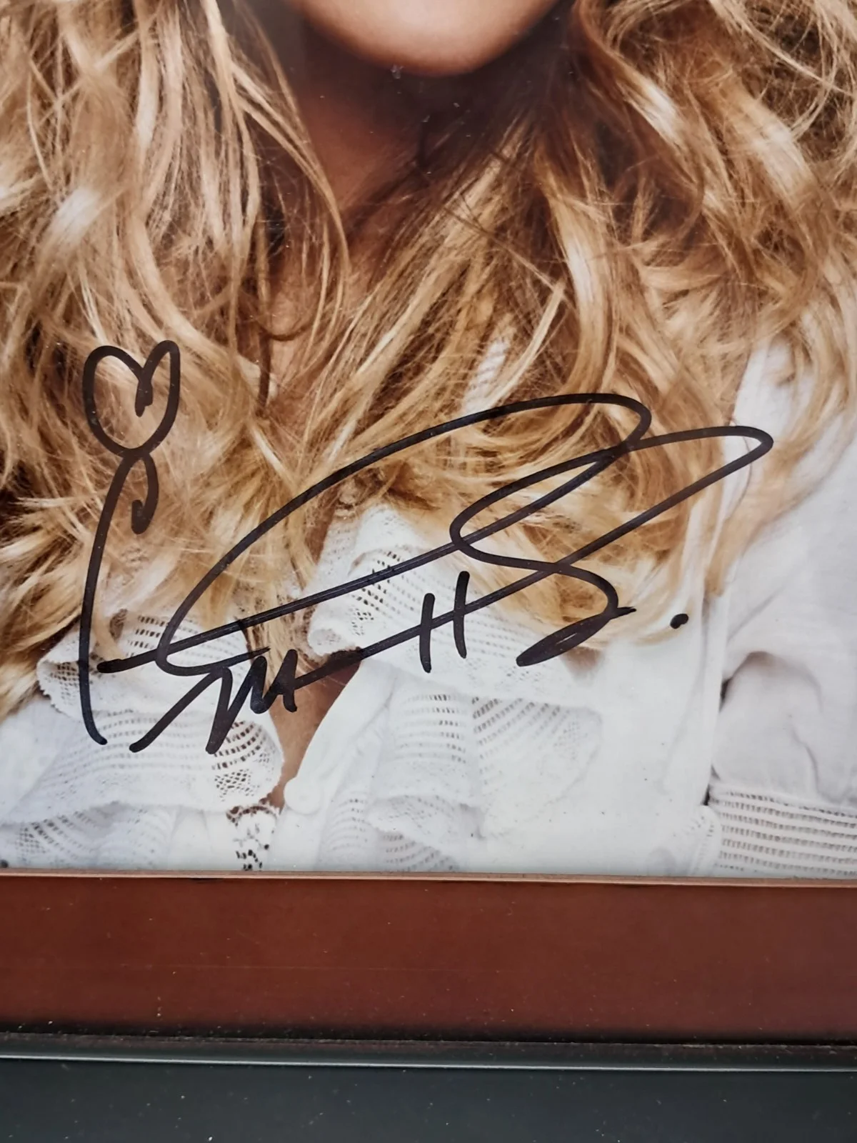 Carrie Underwood LOT Signed Pic with COA, Blown Away Tour Book and Cry Pretty CD, изображение 3
