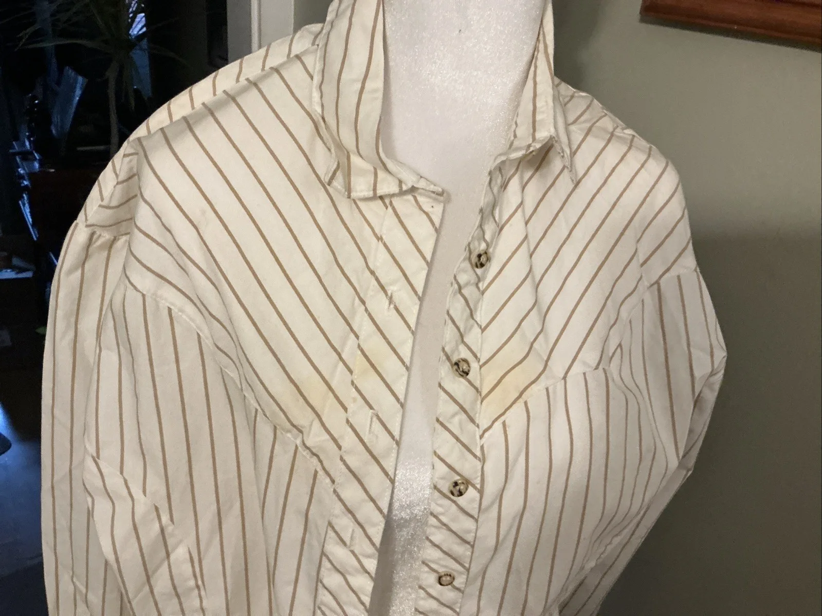 A BLOUSE PERSONALLY OWN AND AUTOGRAPH BY LORETTA LYNN QUEEN OF COUNTRY MUSIC., изображение 5