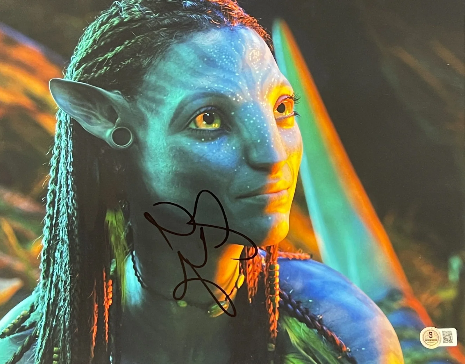 Zoe Saldana — Zoe Saldana Signed 11x14 Photo Avatar Neytiri Authentic Autograph Beckett