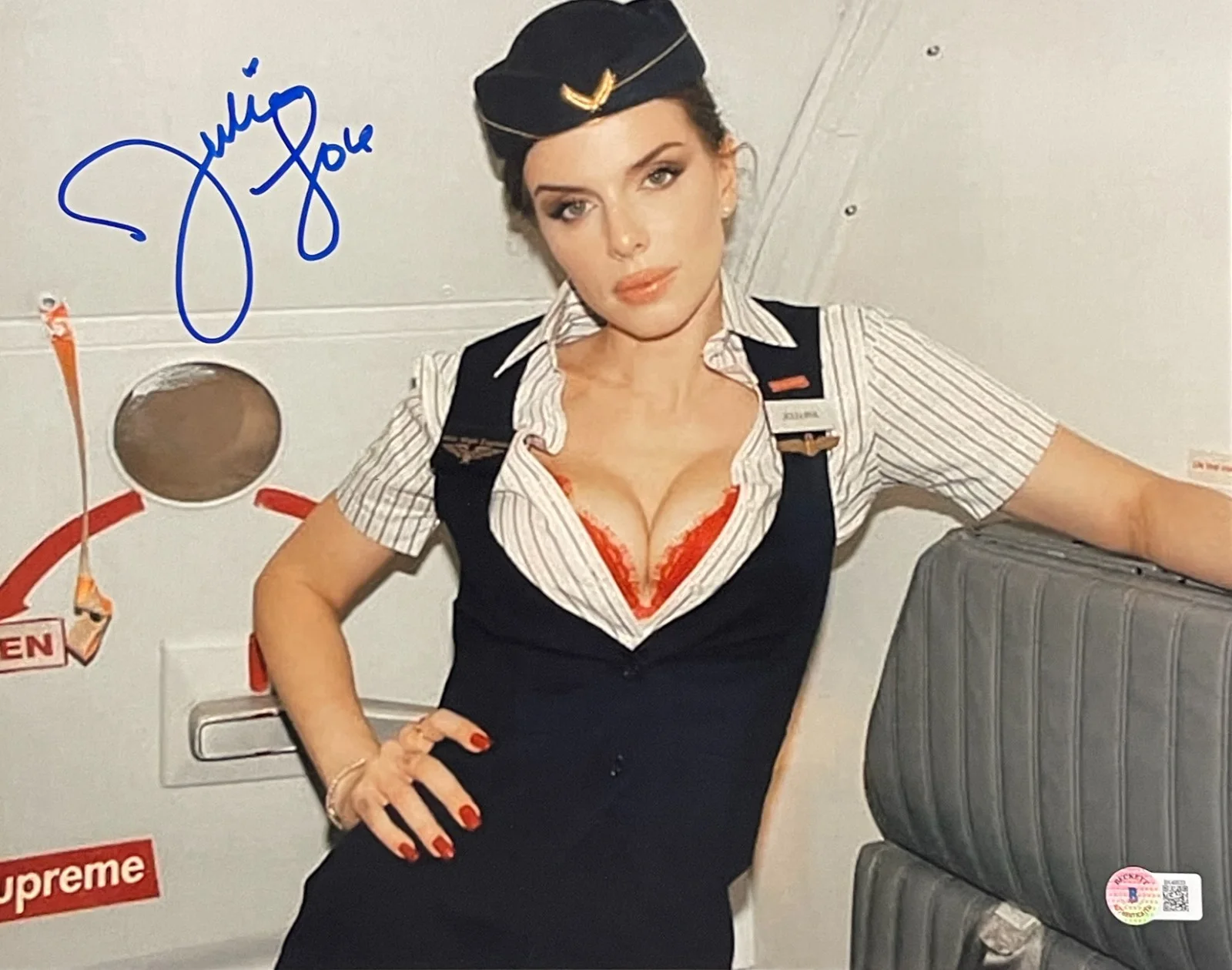 Julia Fox — Hot Sexy Julia Fox Signed 11x14 Photo Uncut Gems Authentic Autograph Beckett