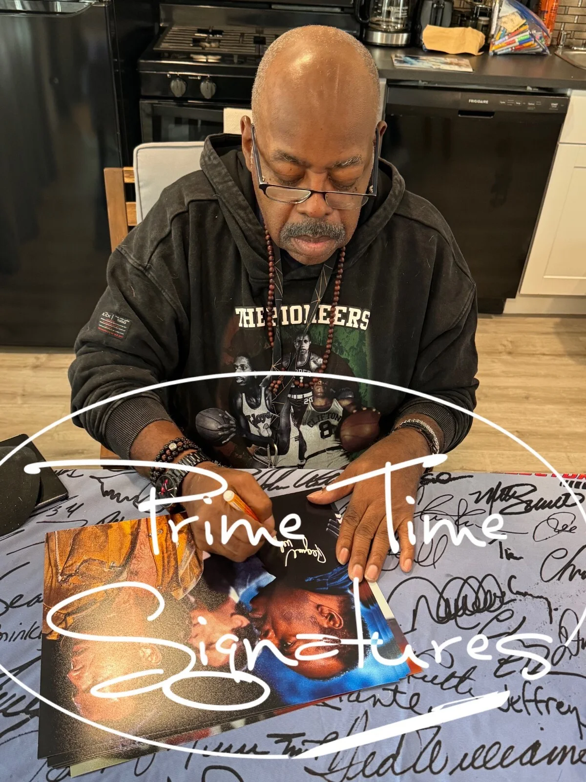 Reginald Veljohnson — Reginald Veljohnson Signed 11x14 Photo Die Hard Autograph Beckett Witness, image 2