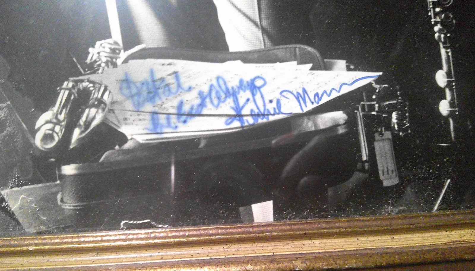 Herbie Mann - SIGNED Photo - In frame. 14 x 10 inches, image 2