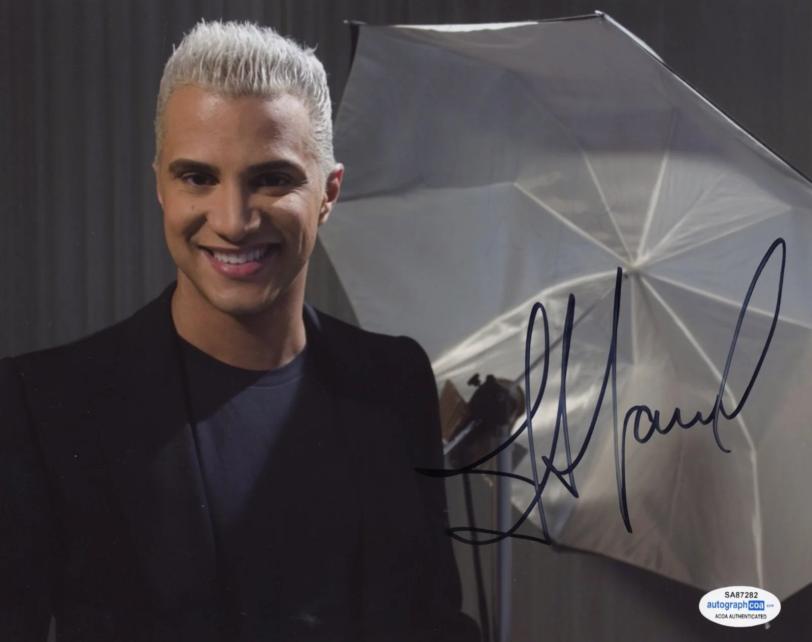 JAY MANUEL — Jay Manuel signed "AMERICA'S NEXT TOP MODEL" 8x10 Photo PROOF Autograph ACOA COA, изображение 3