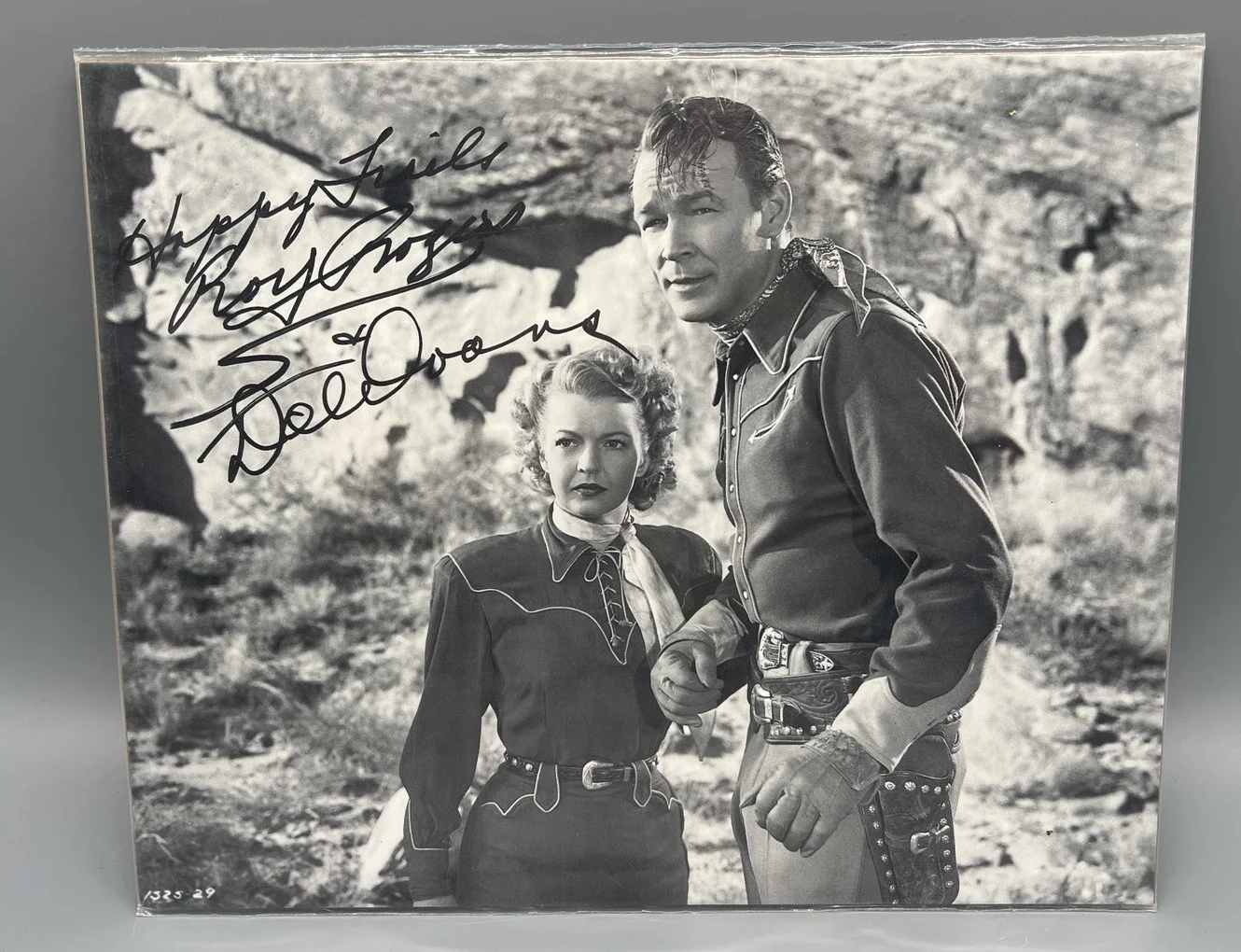 ROY ROGERS & DALE EVANS — ROY ROGERS & DALE EVANS signed autographed 8x10 B&W in black ink