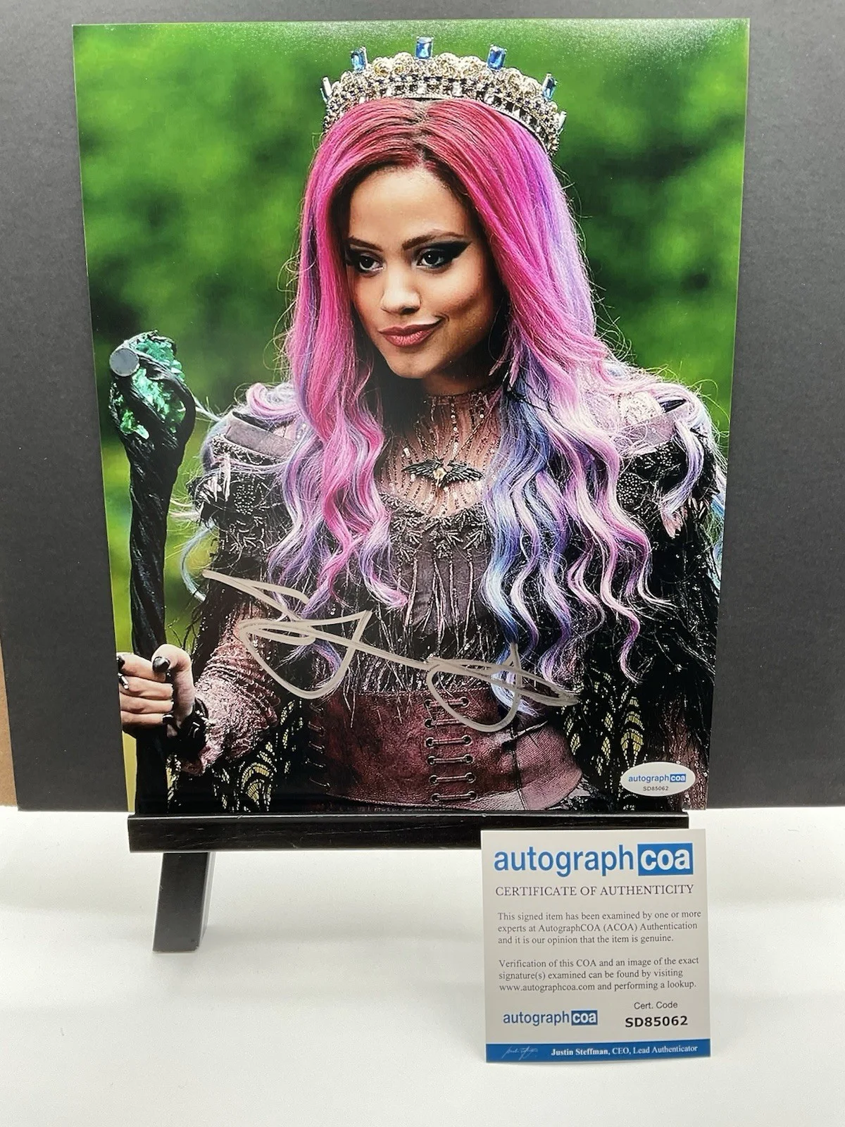 Sarah Jeffery — Sarah Jeffery signed 8x10 Descendants signed 8x10 ACOA Sarah Jeffery photo auto