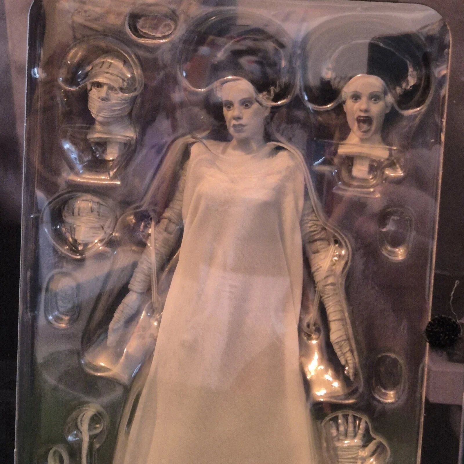 NECA Universal Monsters Ultimate Bride of Frankenstein B&W 7" Figure MIB, изображение 2