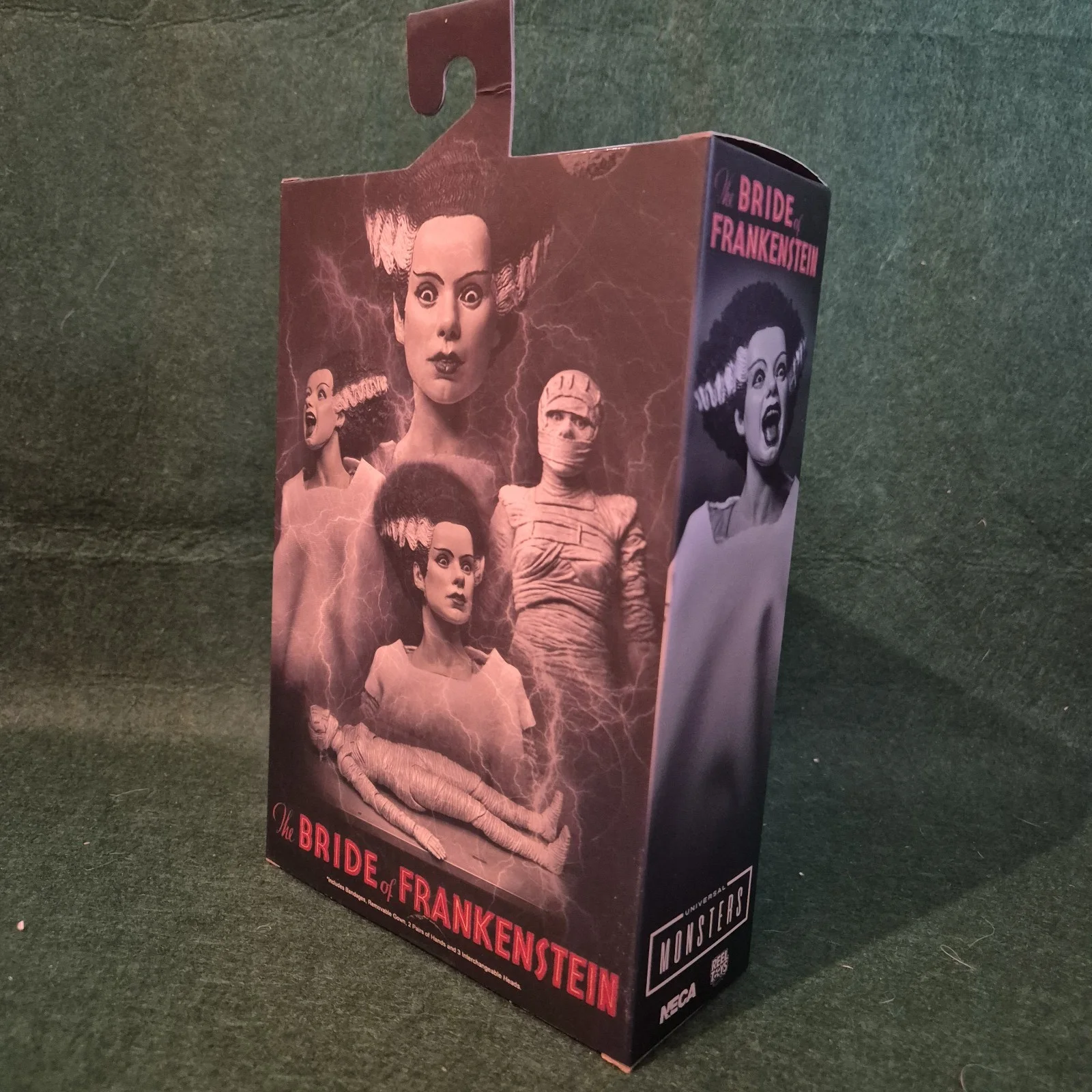 NECA Universal Monsters Ultimate Bride of Frankenstein B&W 7" Figure MIB, изображение 4