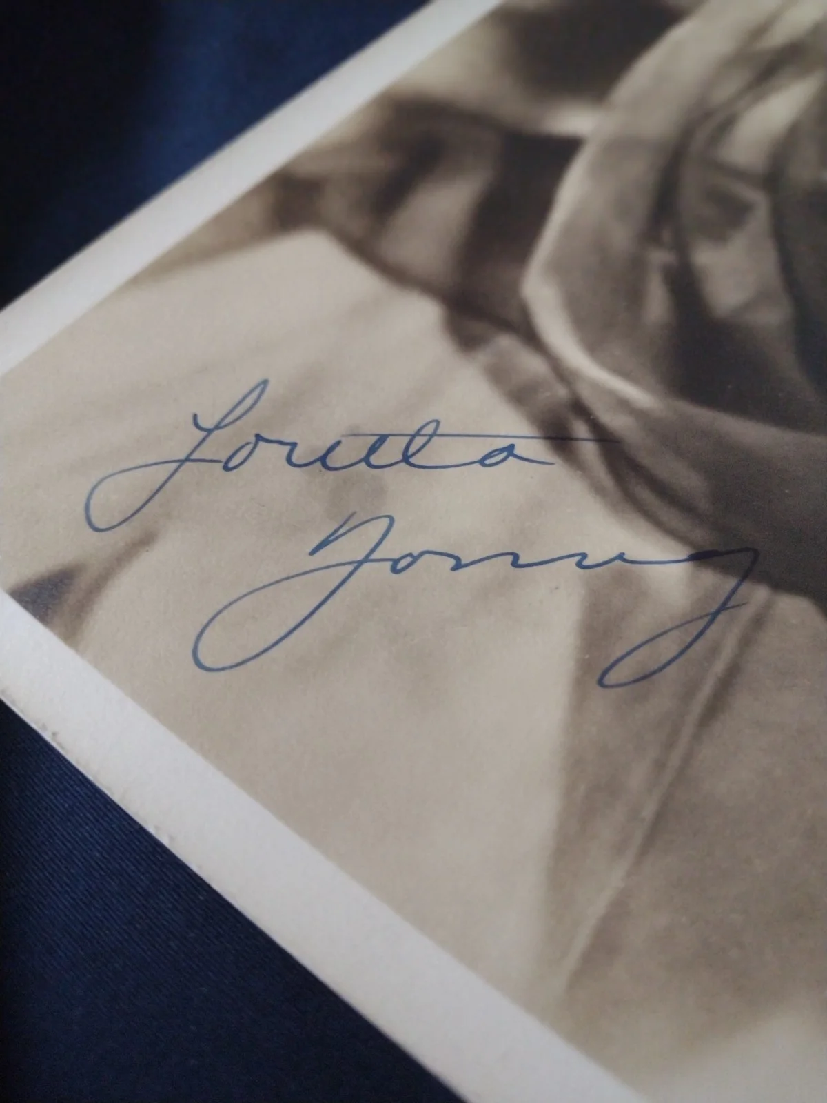 Autographed 8x10 Photo Hollywood Icon Loretta Young Signed COA, image 3
