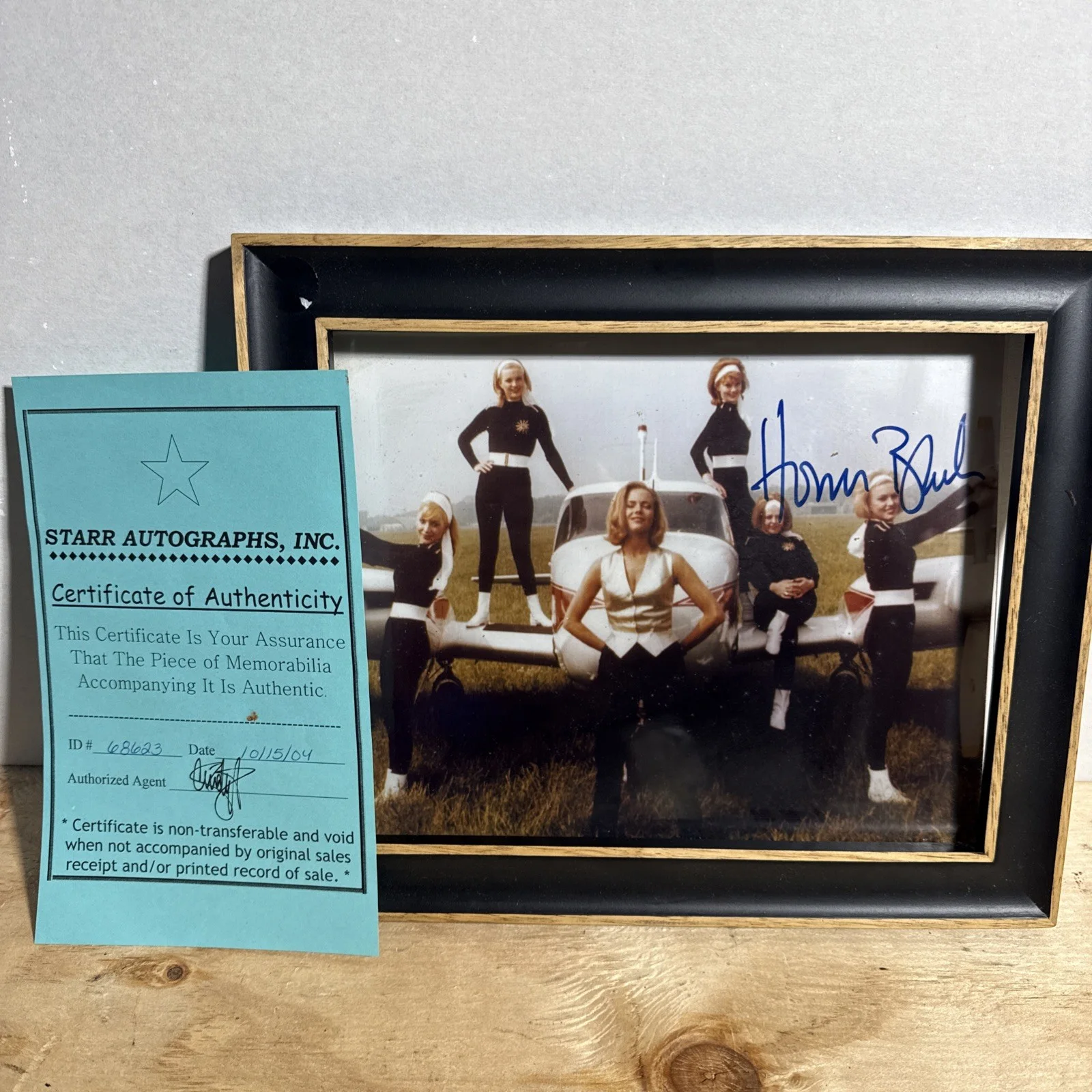 Honor Blackman — HONOR BLACKMAN - AUTOGRAPHED SIGNED PHOTOGRAPH 8x10 CERTIFICATE OF AUTHENTICITY