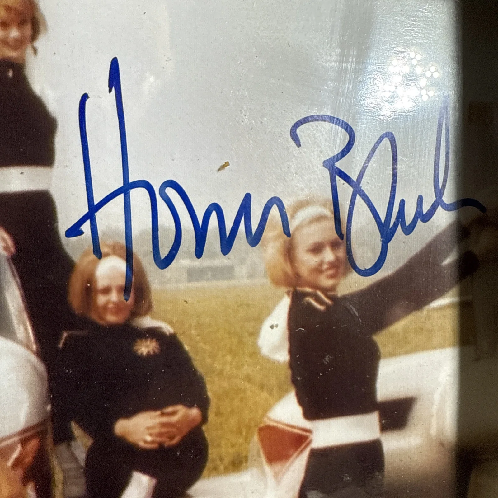 Honor Blackman — HONOR BLACKMAN - AUTOGRAPHED SIGNED PHOTOGRAPH 8x10 CERTIFICATE OF AUTHENTICITY, изображение 3
