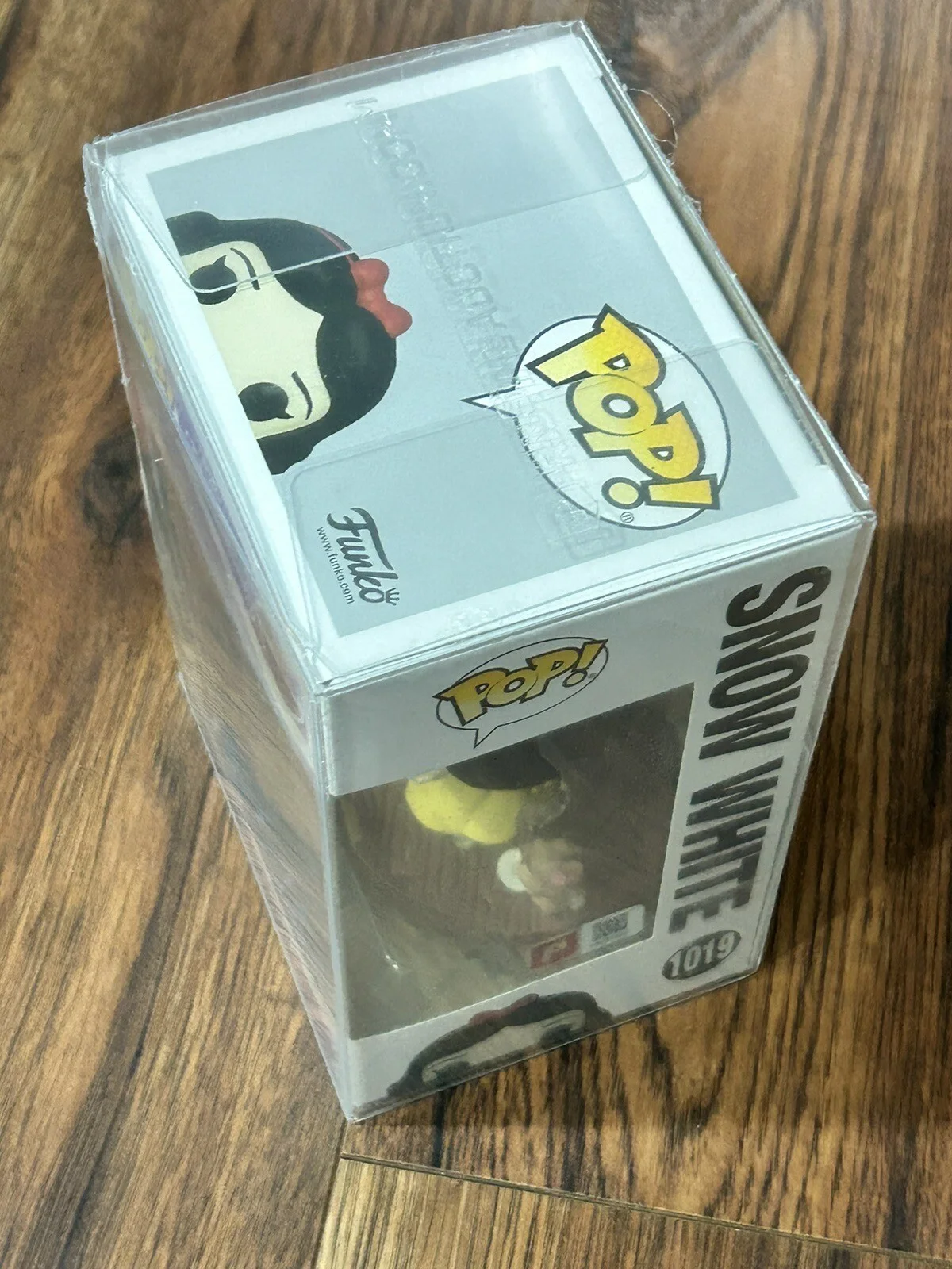Katie Von Till — Signed Katie Von Till Funko Pop! #1019 Disney Princess Snow White Pristine COA, image 3