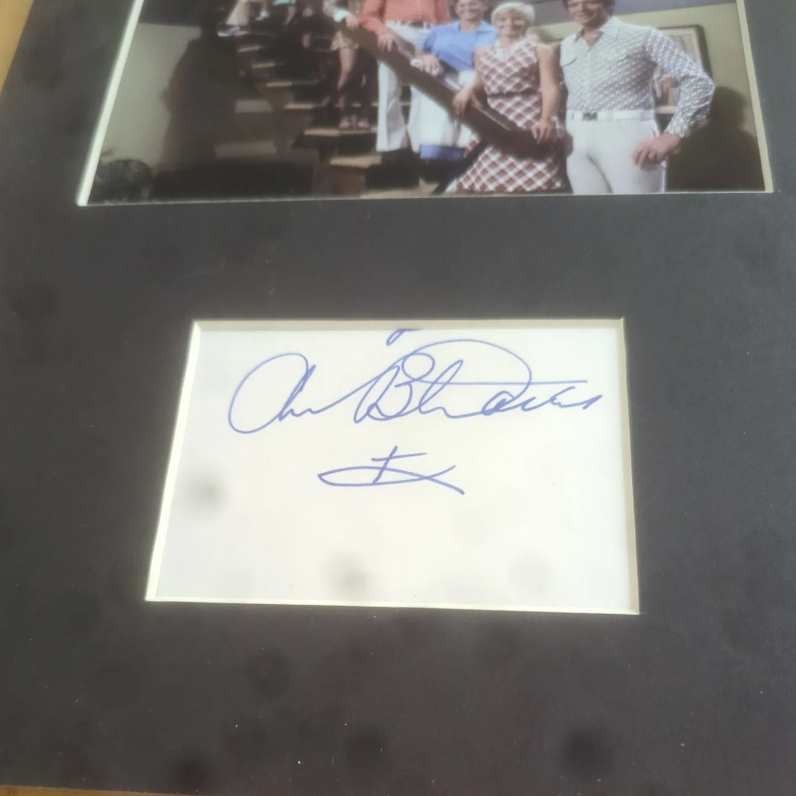 Ann B. Davis — ANN B. DAVIS -ALICE - AUTOGRAPHED SIGNED FAMILY PHOTOGRAPH BRADY BUNCH, изображение 2