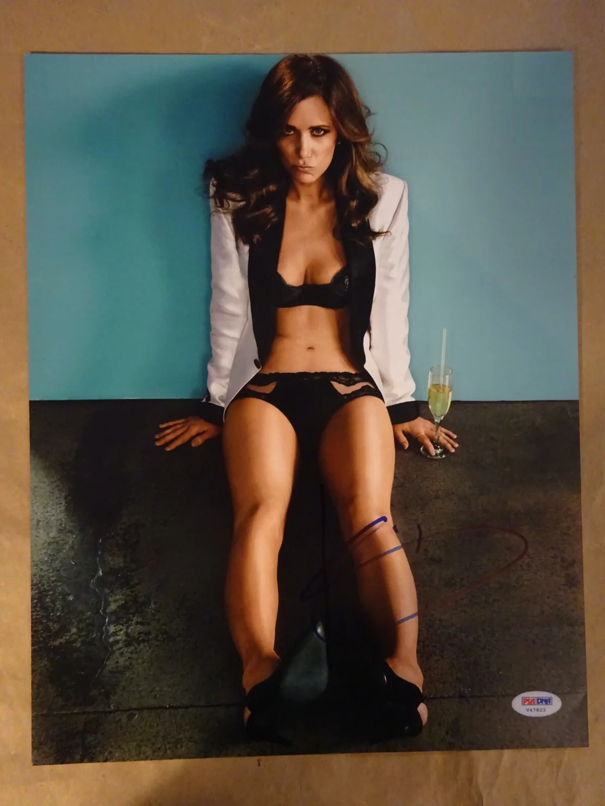 Kristen Wiig — Signed Kristen Wiig Autographed 11"x14" Photo GQ PSA DNA COA