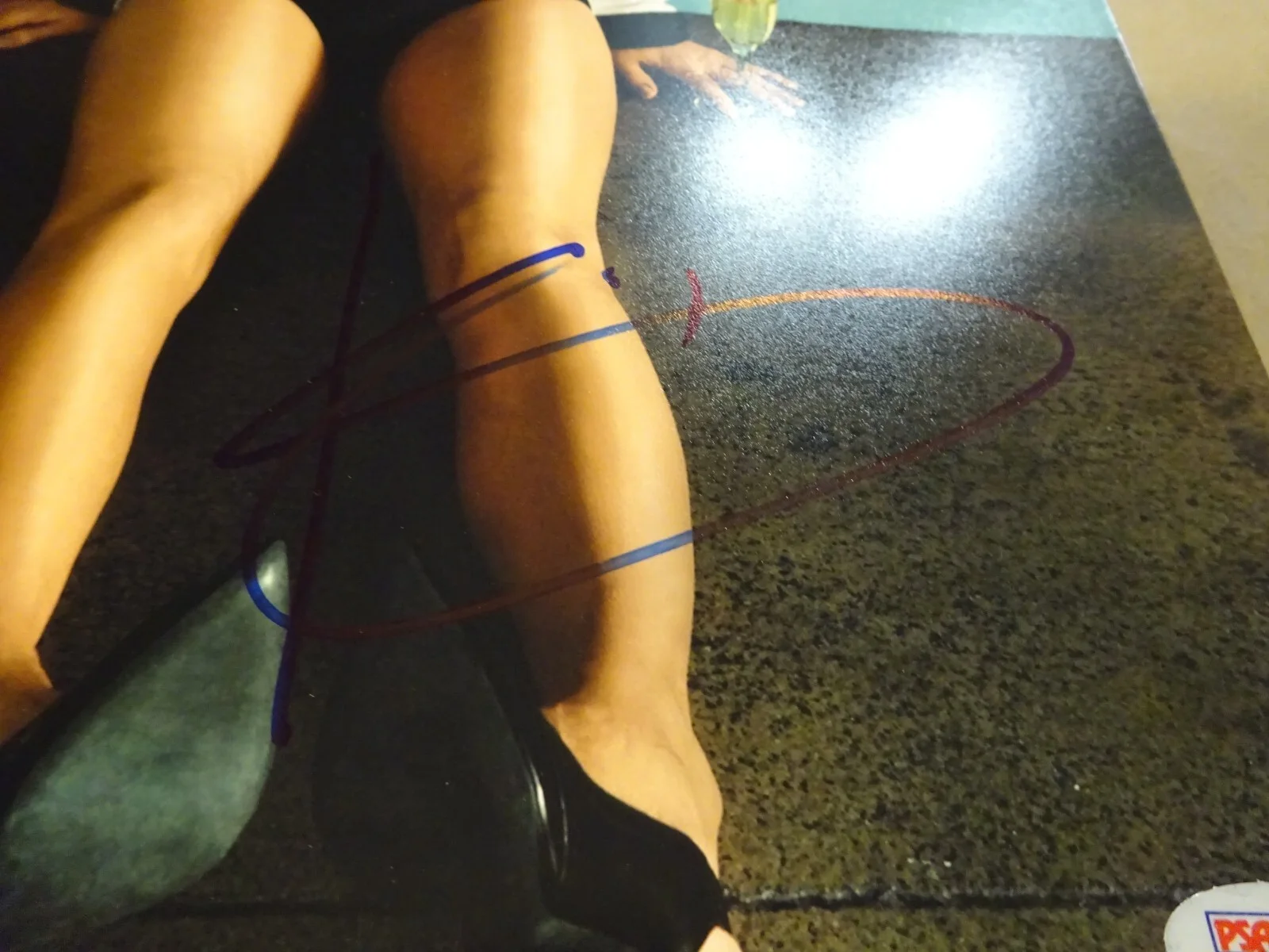 Kristen Wiig — Signed Kristen Wiig Autographed 11"x14" Photo GQ PSA DNA COA, image 4