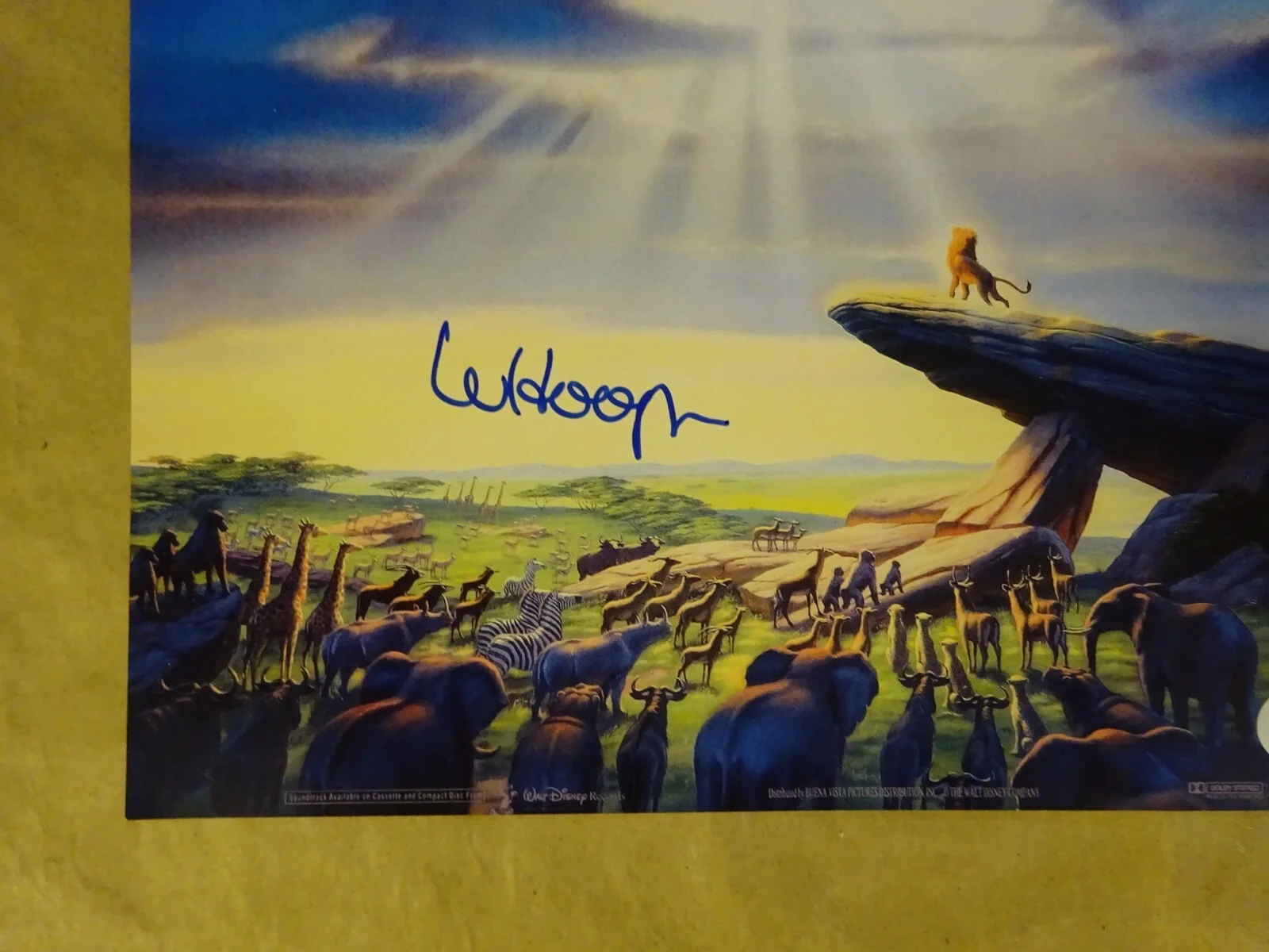 Whoopi Goldberg — Signed Whoopi Goldberg Autographed 11"x17" The Lion King Photo Beckett BAS COA, изображение 3