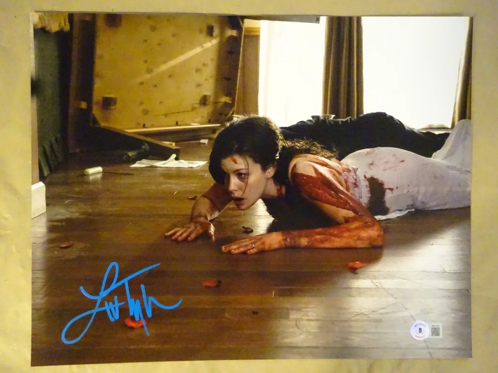 Liv Tyler — Signed Liv Tyler Autographed 11"x14" Photo The Strangers Beckett BAS COA